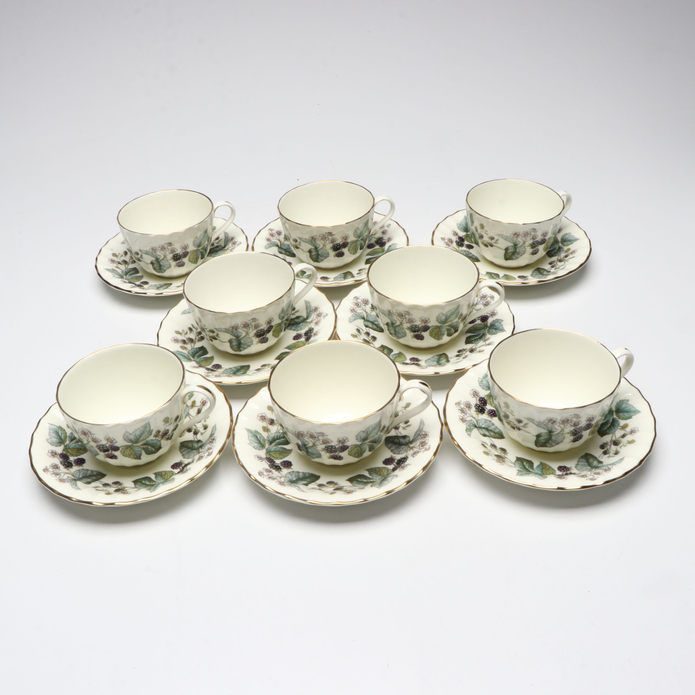 Royal Worcester "Lavinia" Porcelain Tableware with Woven Trivets