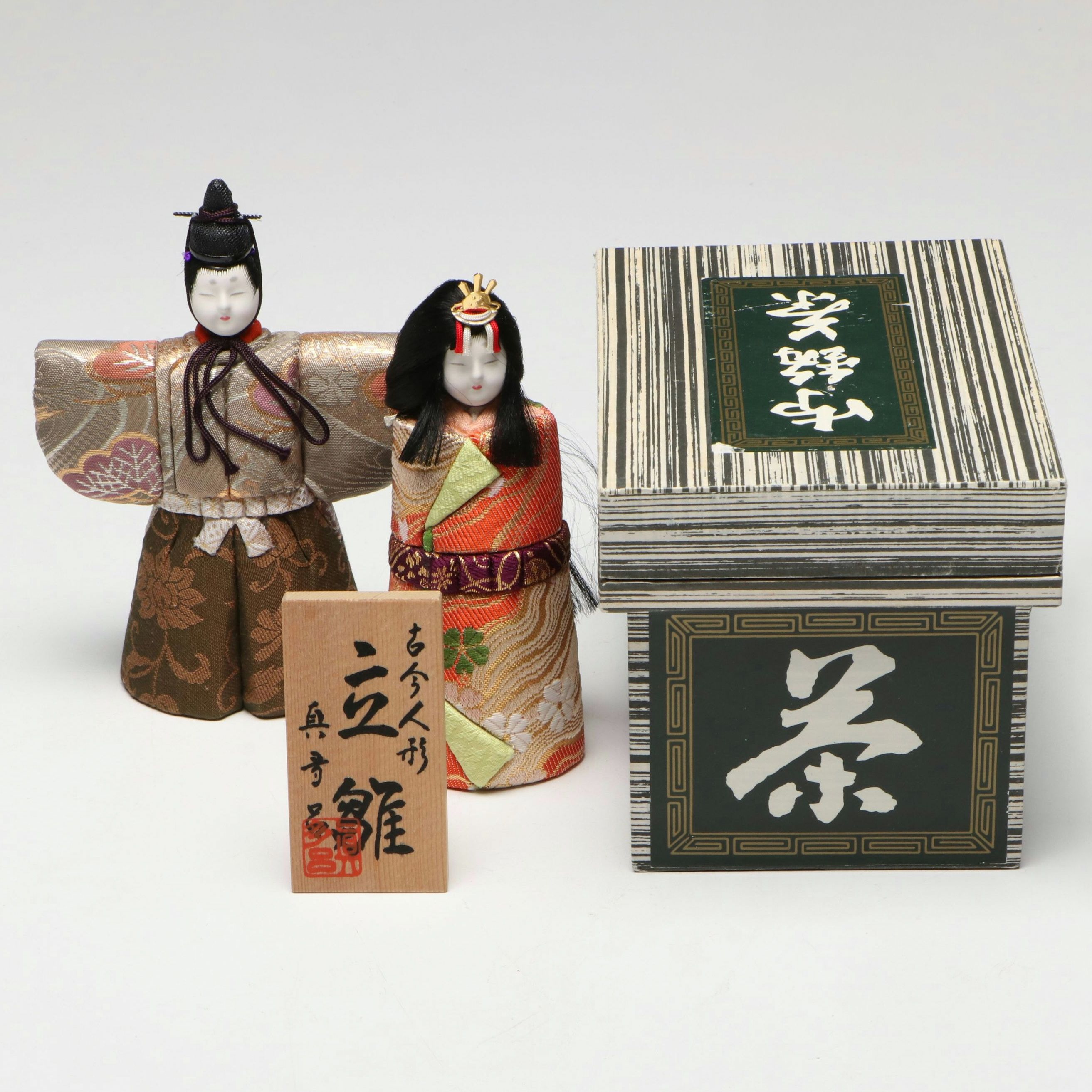 Mataro Dolls Heian-Dressed Kimekomi Figures with Storage Box