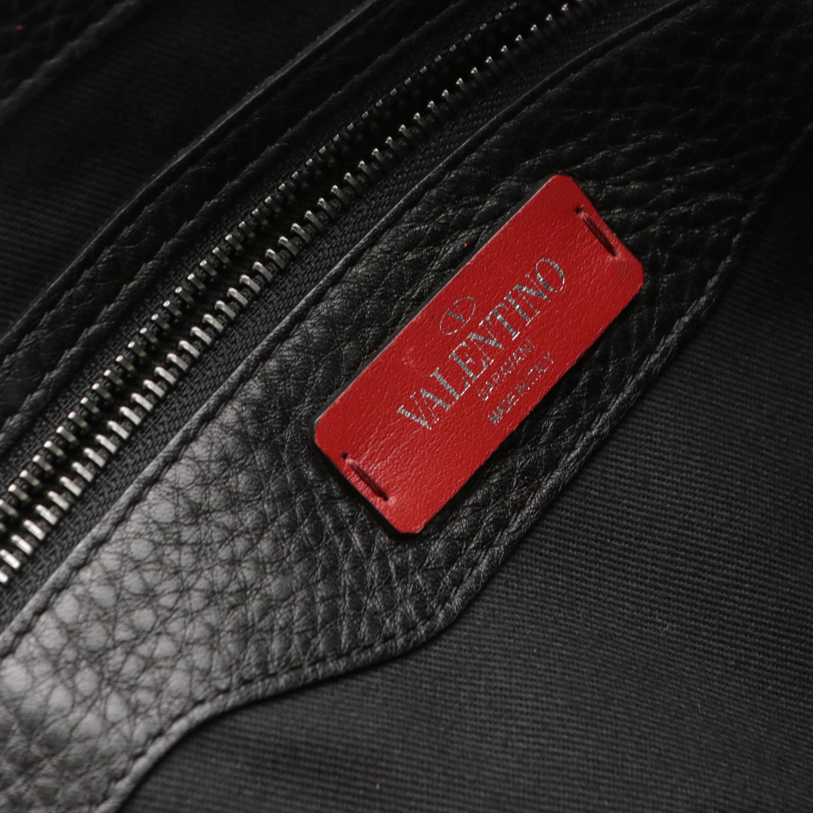 Valentino Garavani Large 2Way Rivet Strap Bag in Black Grained Calfskin Leather