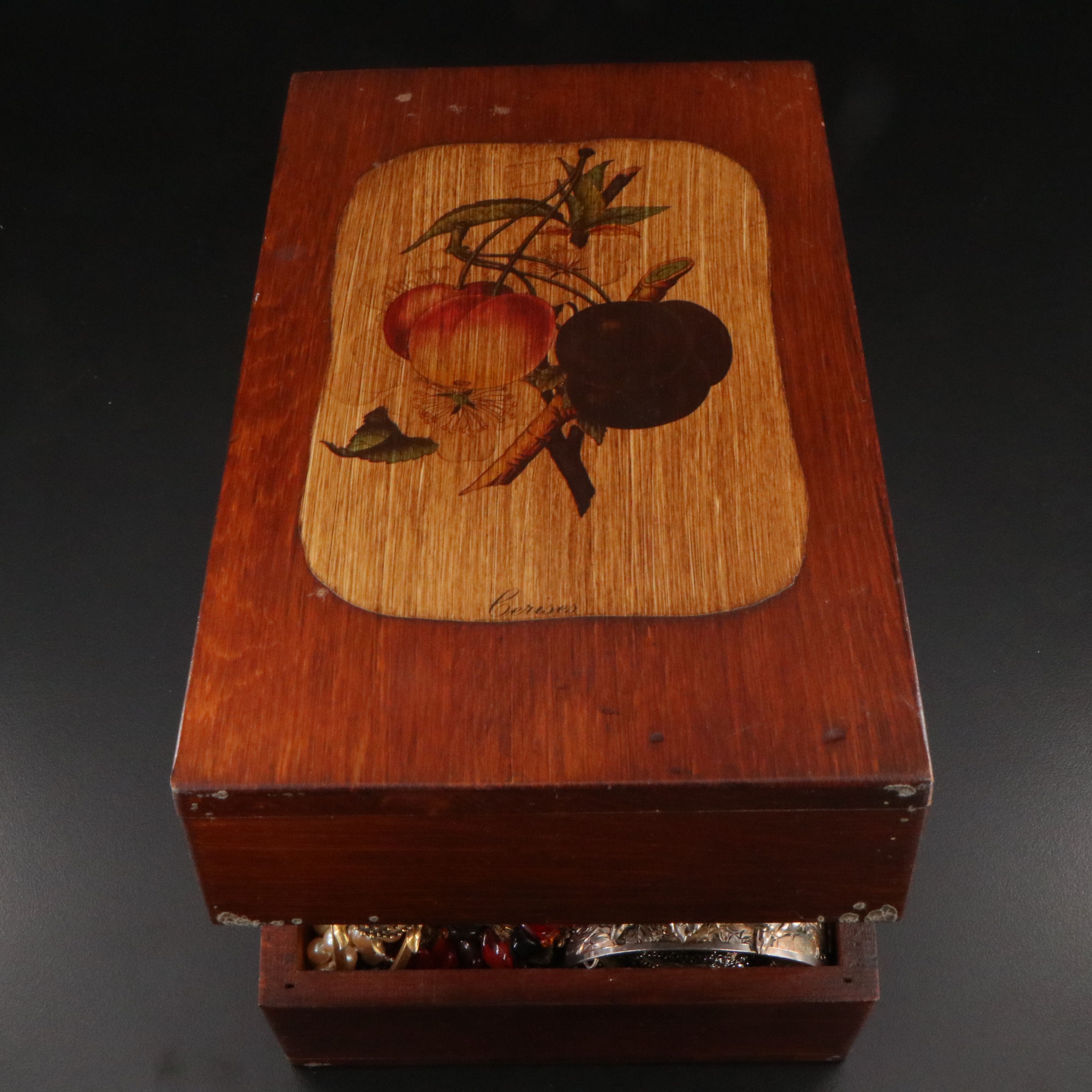 Uncommon Discoveries: Jewelry Collection