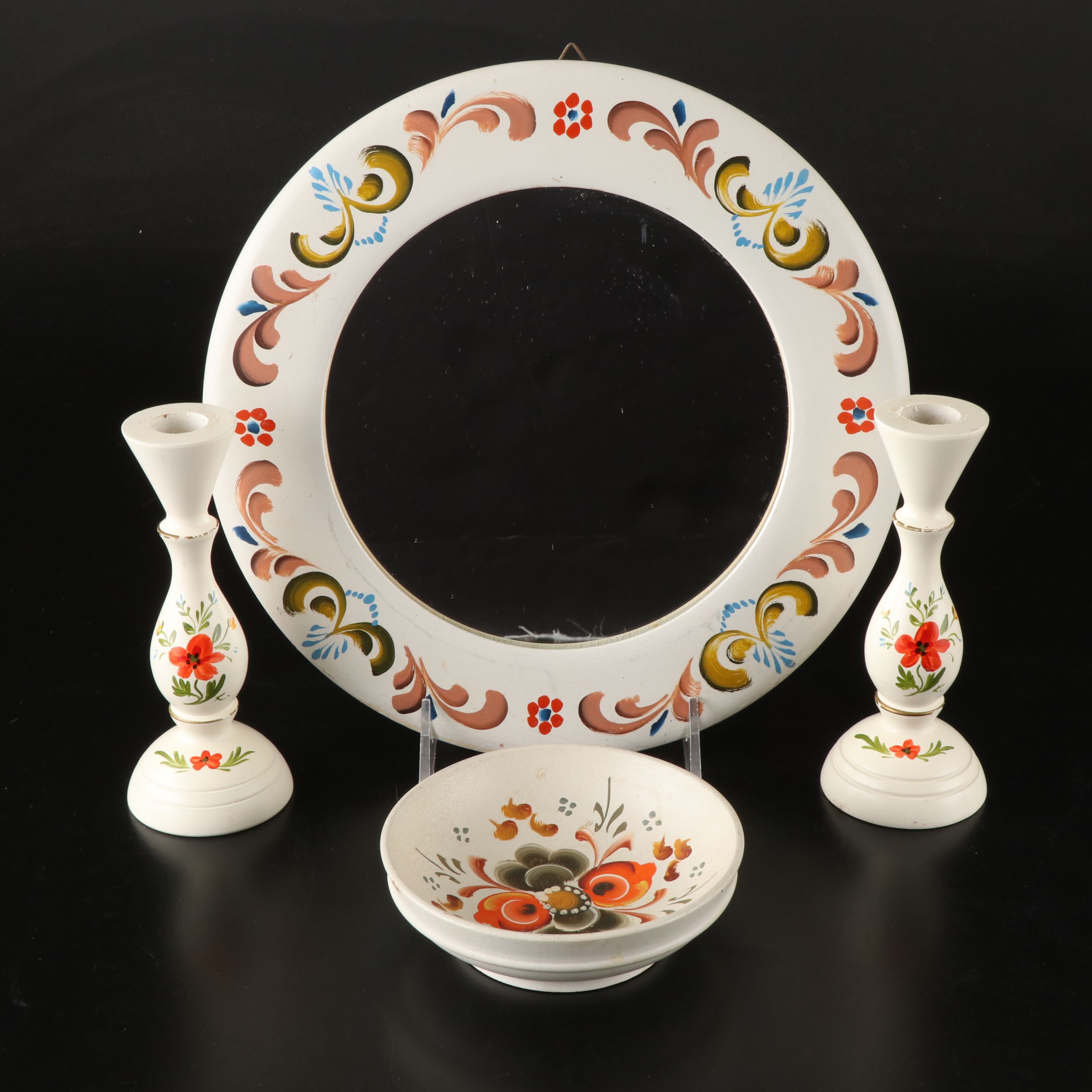 Konsthantverk HB Swedish Hand-Painted Candlesticks with Other Wooden Décor