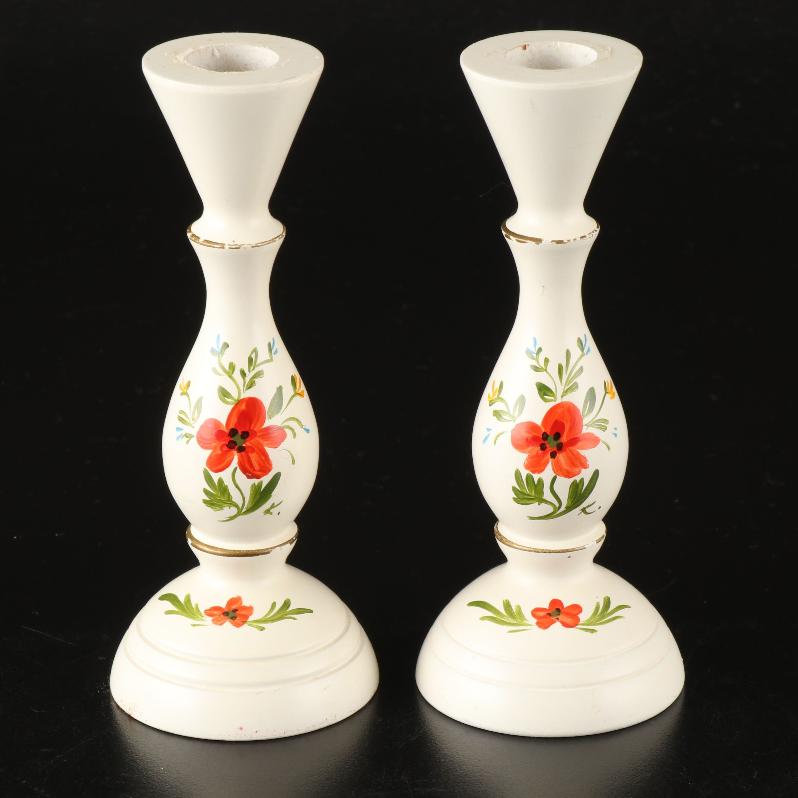 Konsthantverk HB Swedish Hand-Painted Candlesticks with Other Wooden Décor