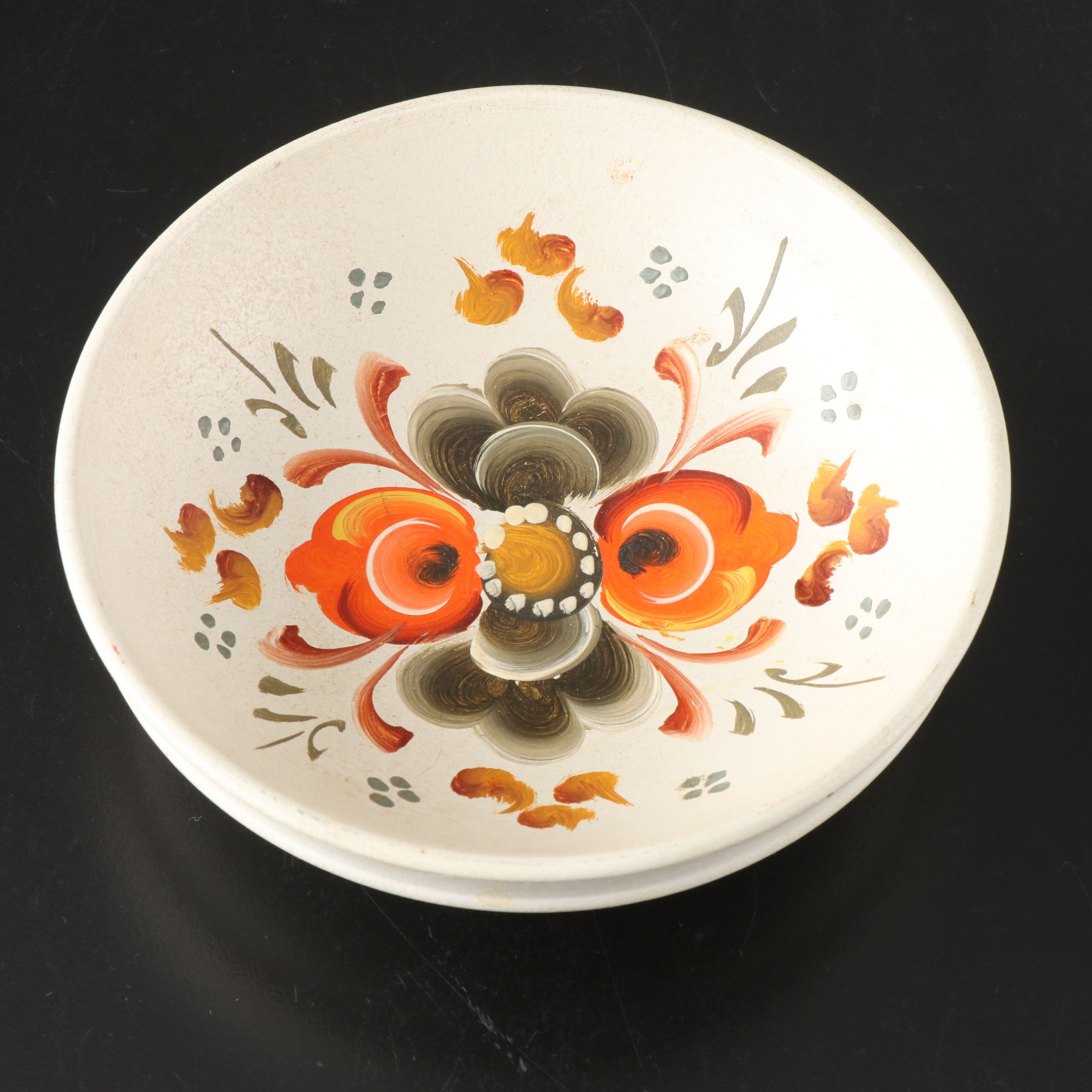 Konsthantverk HB Swedish Hand-Painted Candlesticks with Other Wooden Décor