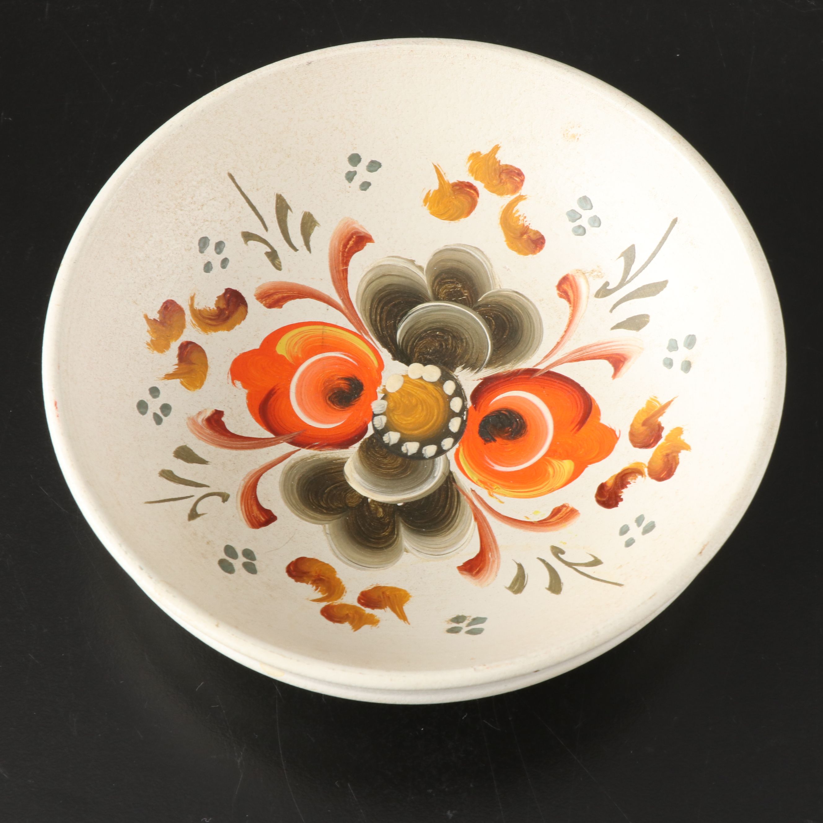 Konsthantverk HB Swedish Hand-Painted Candlesticks with Other Wooden Décor