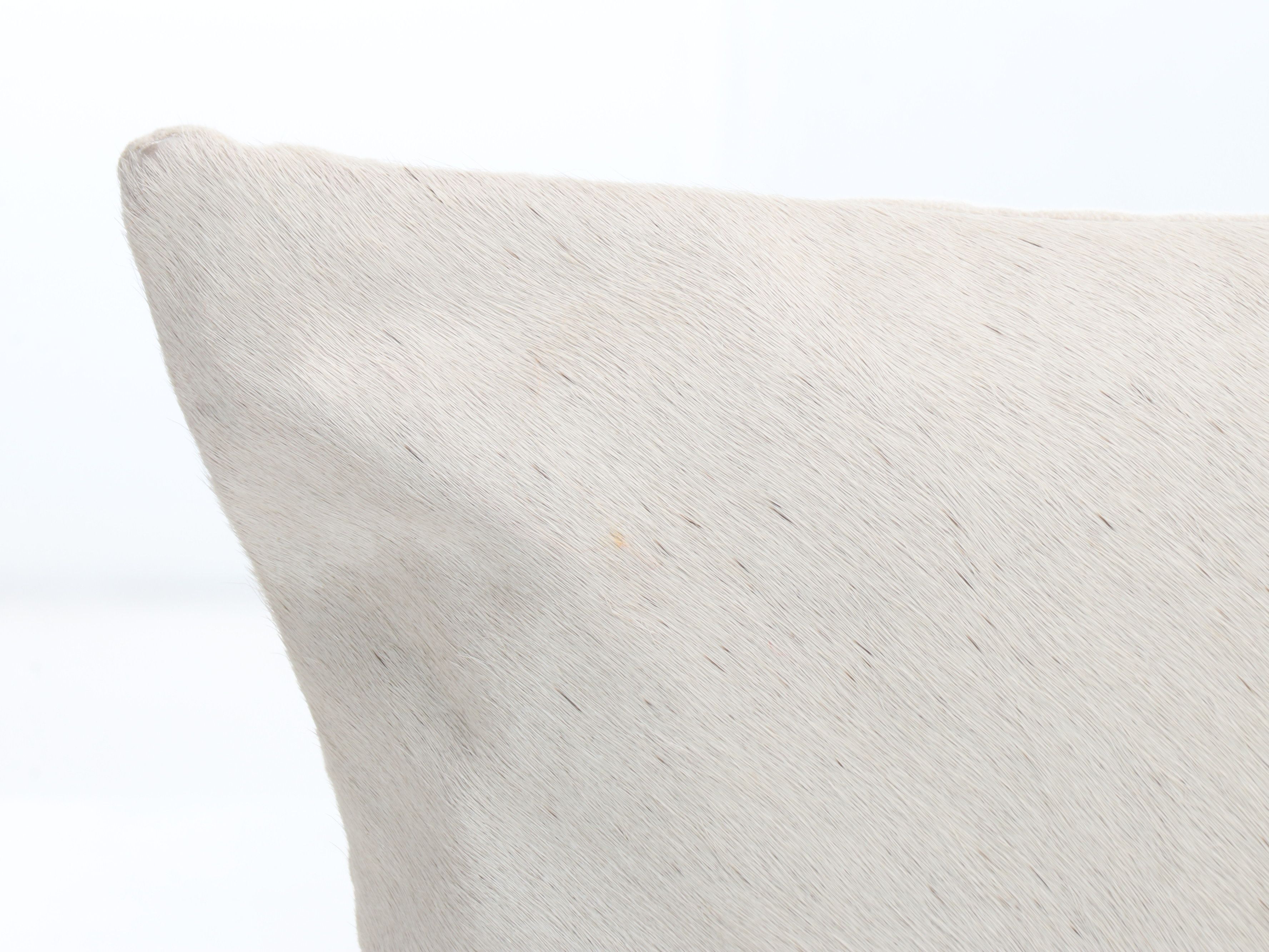 Kennebunk Home Acrylic Blanket with Safavieh Couture and Other Throw Pillows