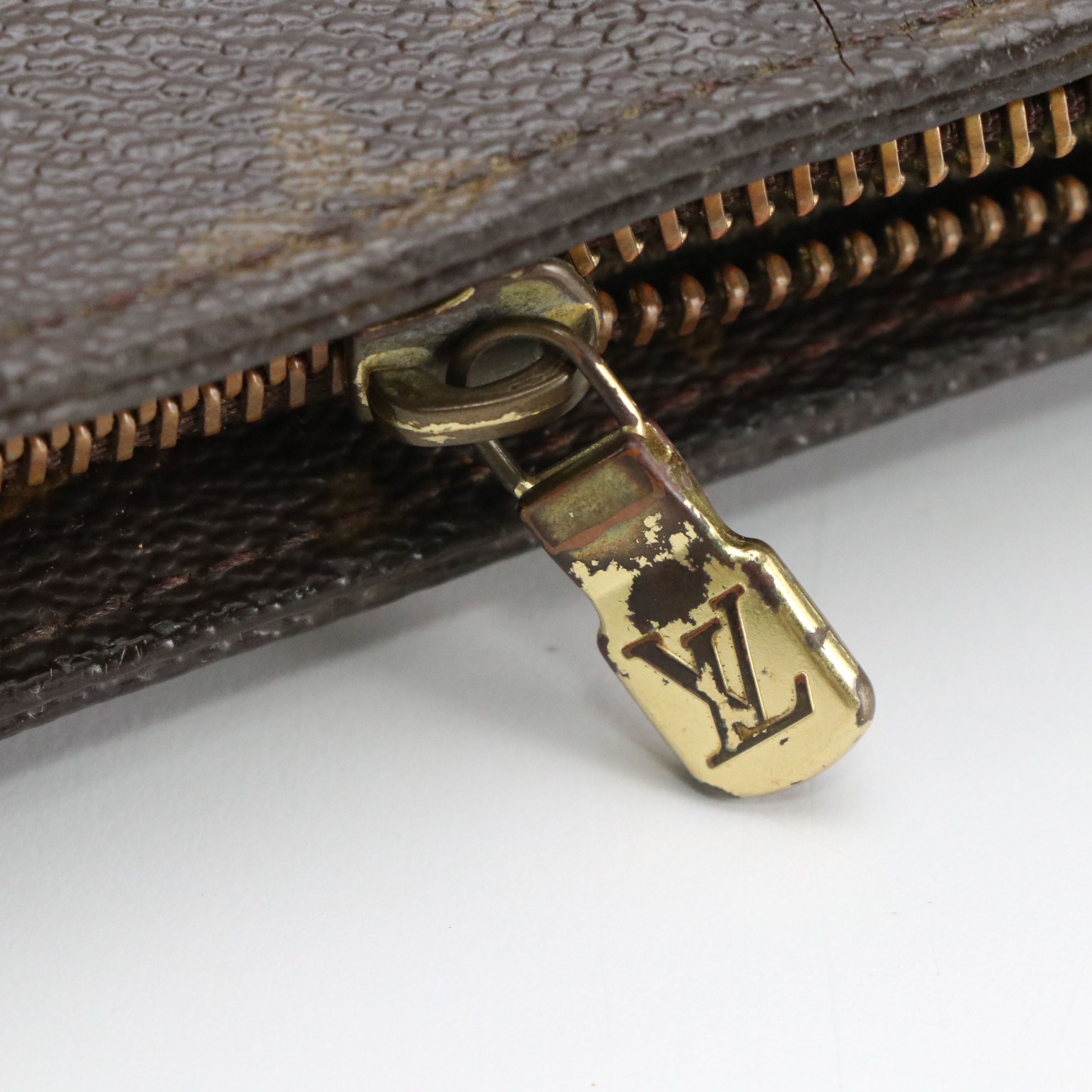 Louis Vuitton Looping GM Shoulder Bag in Monogram Canvas and Leather