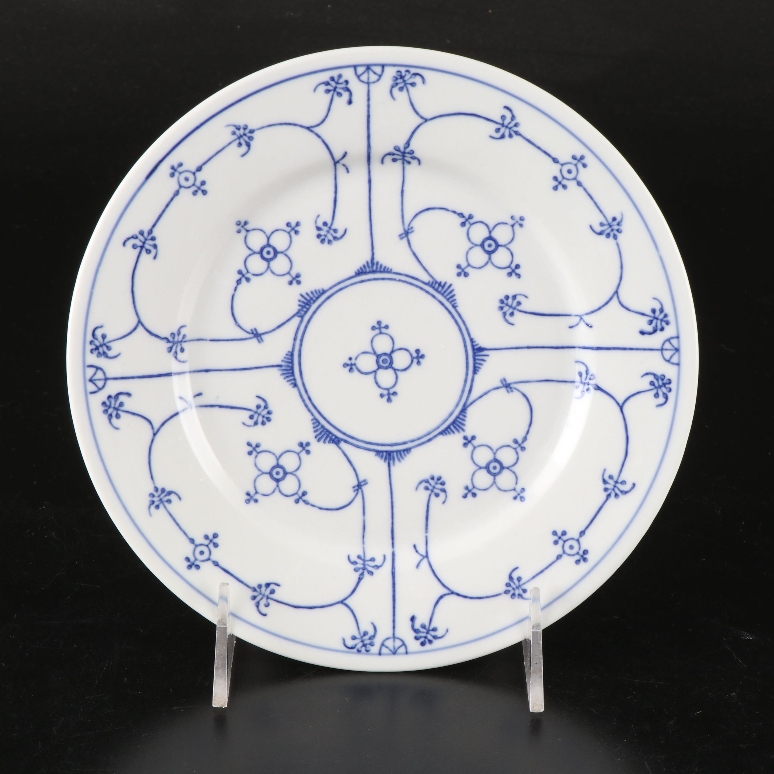 Royal Copenhagen "Blue Fluted Full Lace" Dinnerware with More Ceramic Serveware