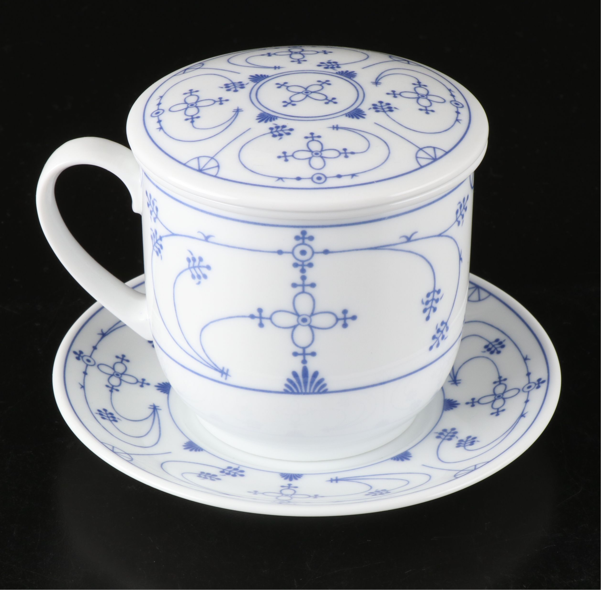 Royal Copenhagen "Blue Fluted Full Lace" Dinnerware with More Ceramic Serveware