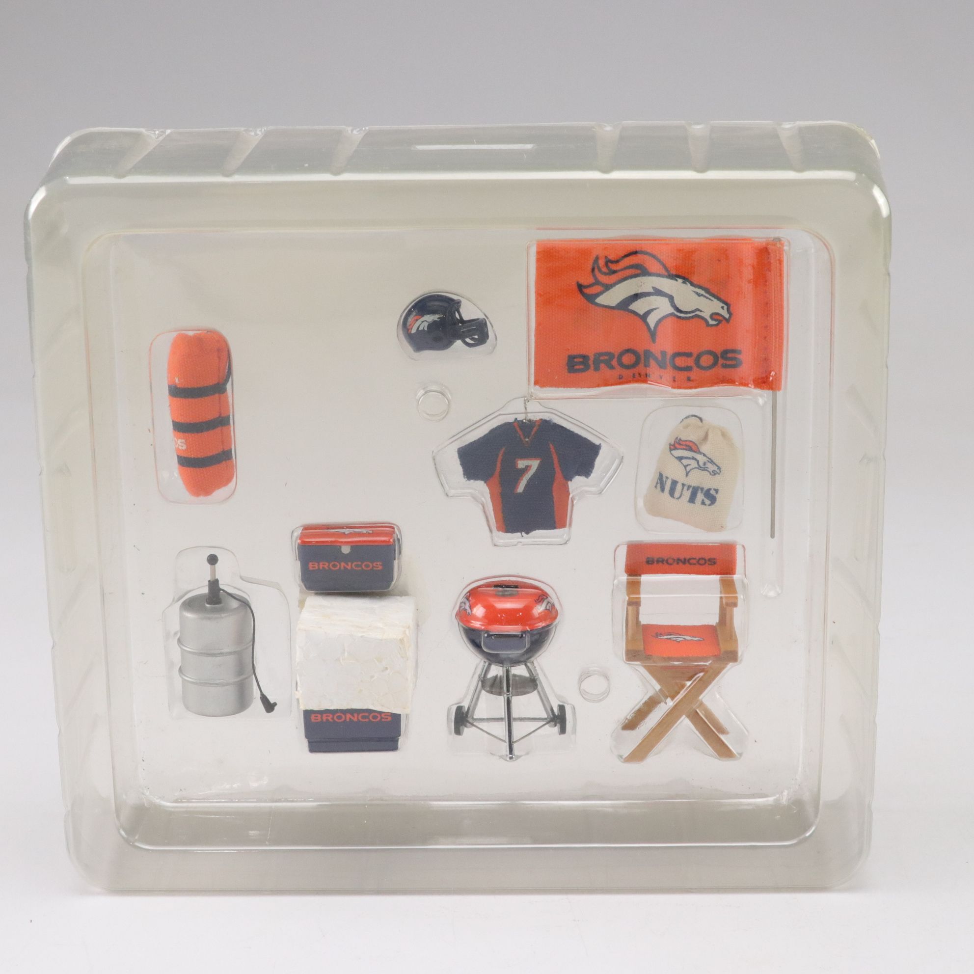 Danbury Mint Die Cast 1/27 "Broncos" 1972 Chevrolet Pickup with Ford F-350