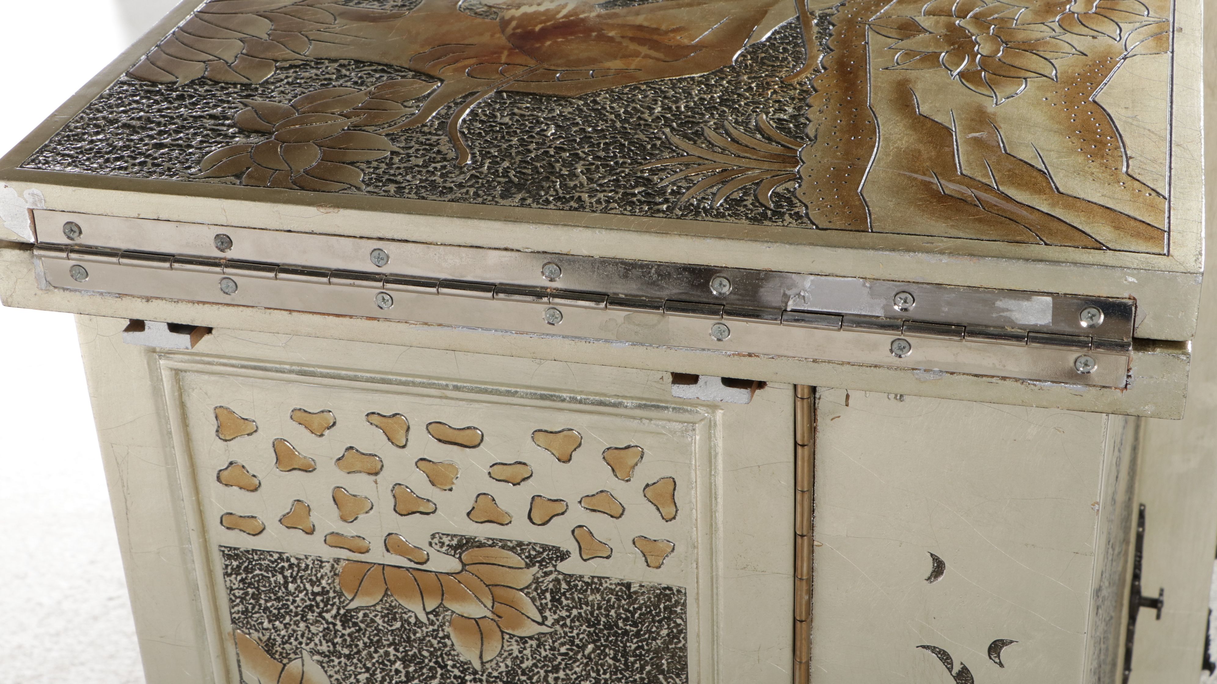 Hollywood Regency Style Lacquered Wood Chinoiserie Decorated Dry Bar Cabinet