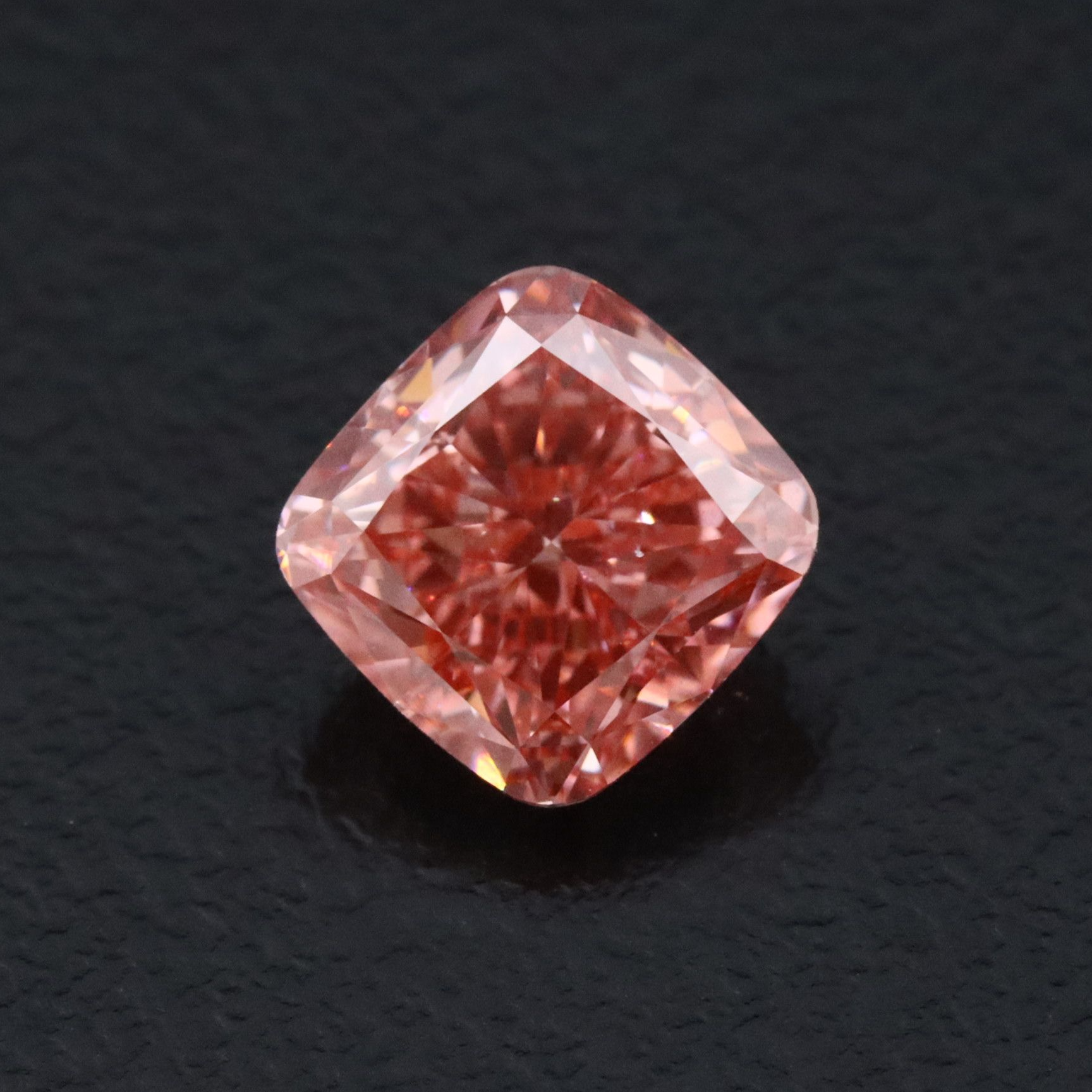 Loose 1.59 CT Lab Grown Fancy Vivid Pink Diamond with IGI Report