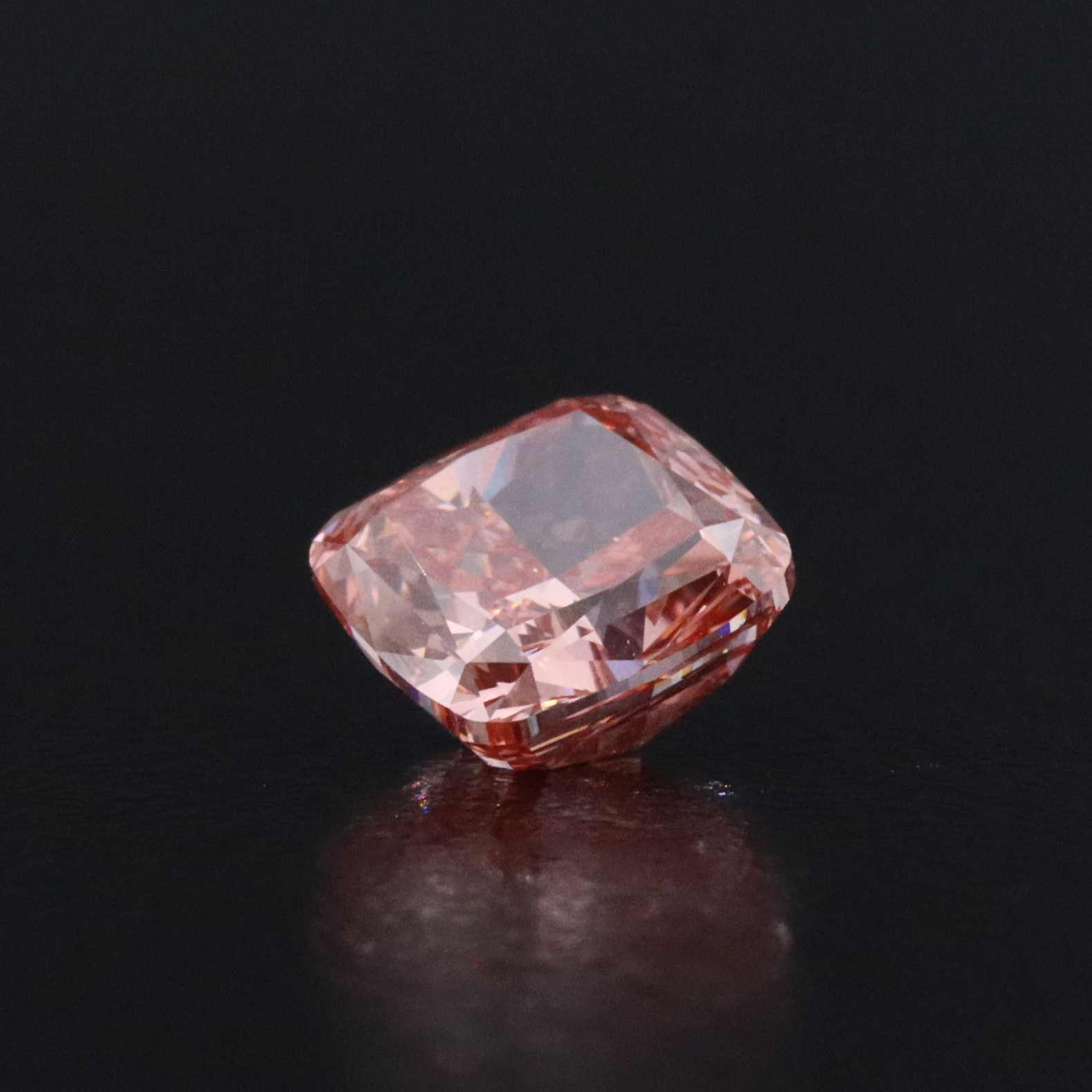Loose 1.59 CT Lab Grown Fancy Vivid Pink Diamond with IGI Report