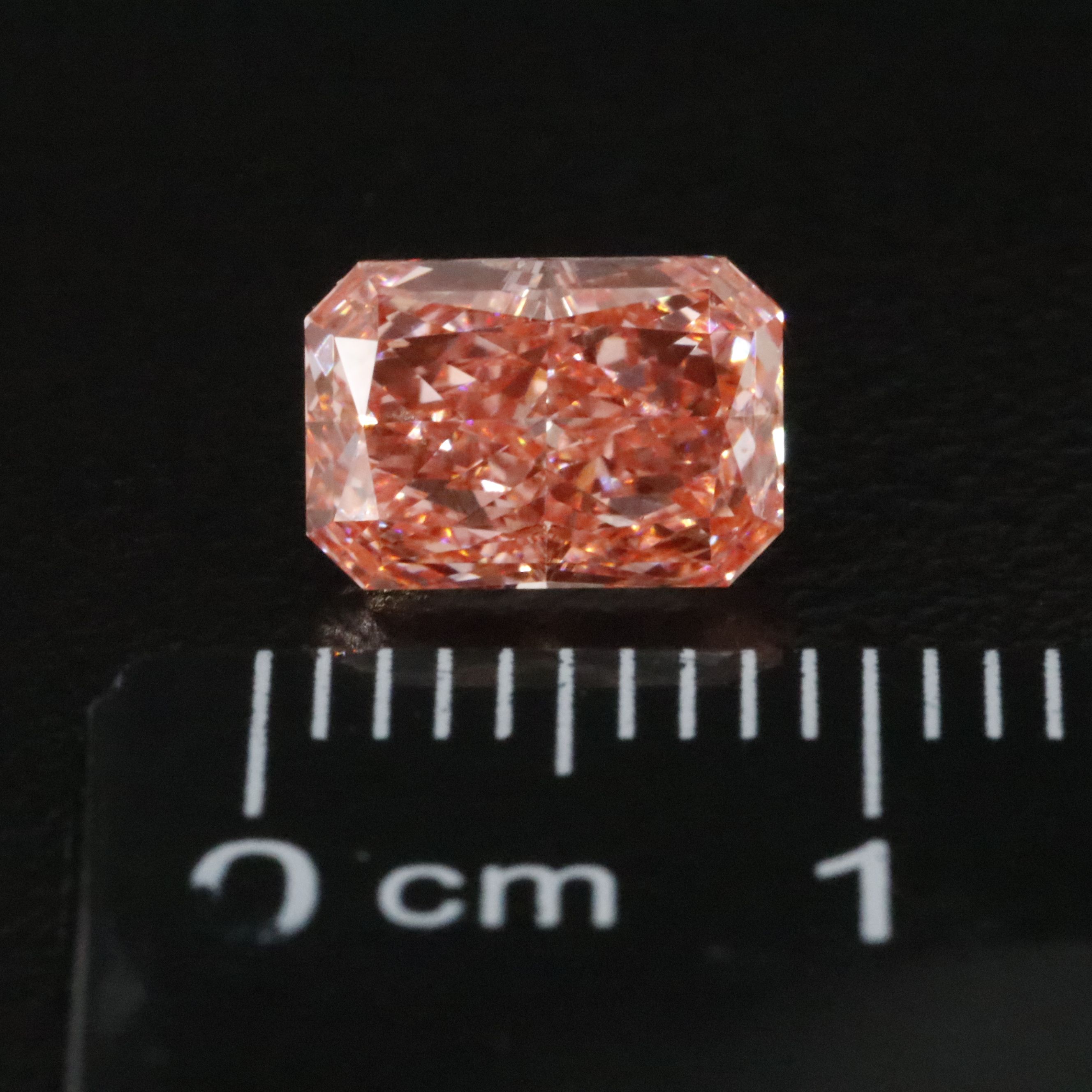 Loose 1.57 CT Lab Grown Fancy Vivid Pink Diamond with IGI Report