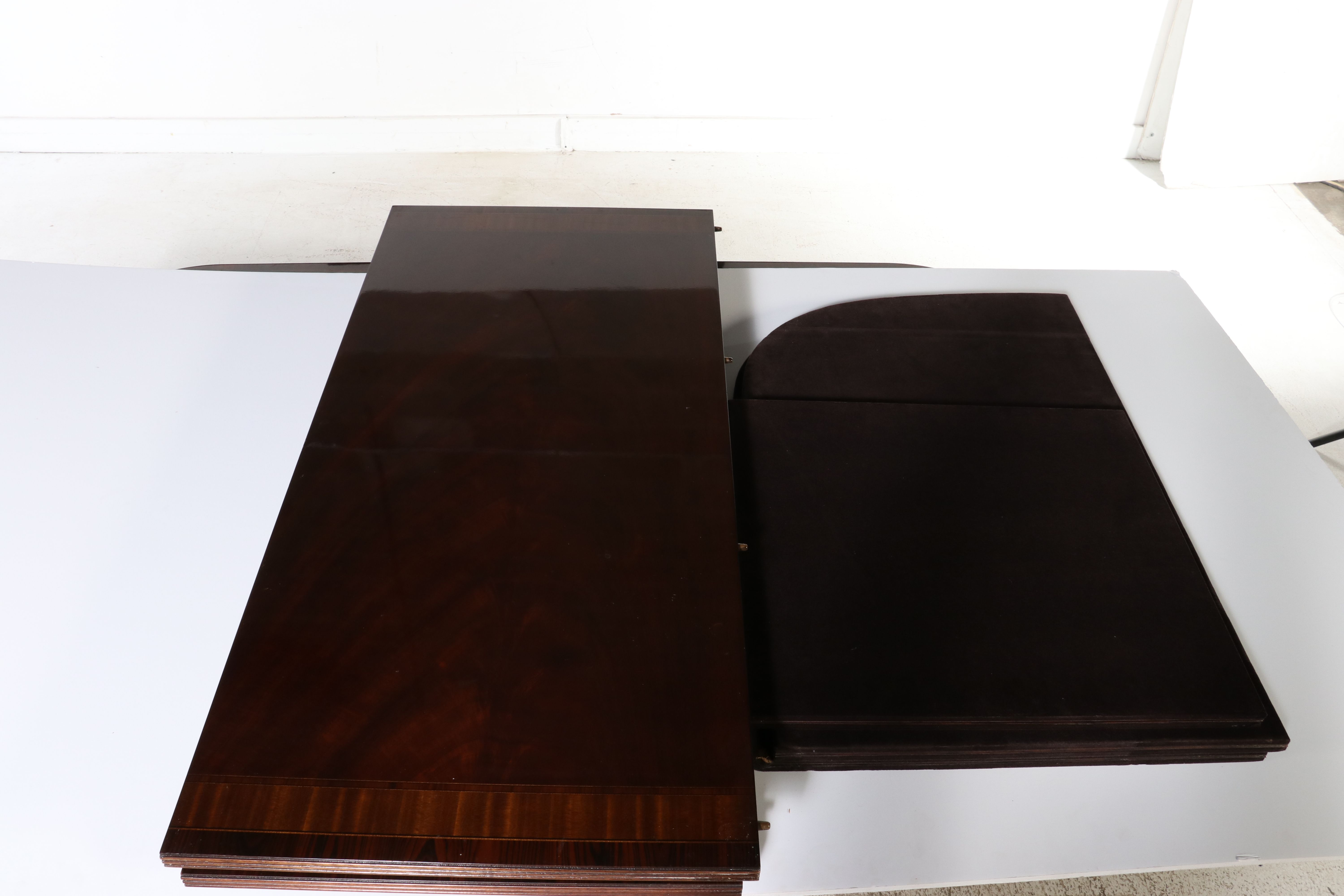 Drexel Heritage "Heirloom" Chippendale Style Dining Suite, Late 20th Century