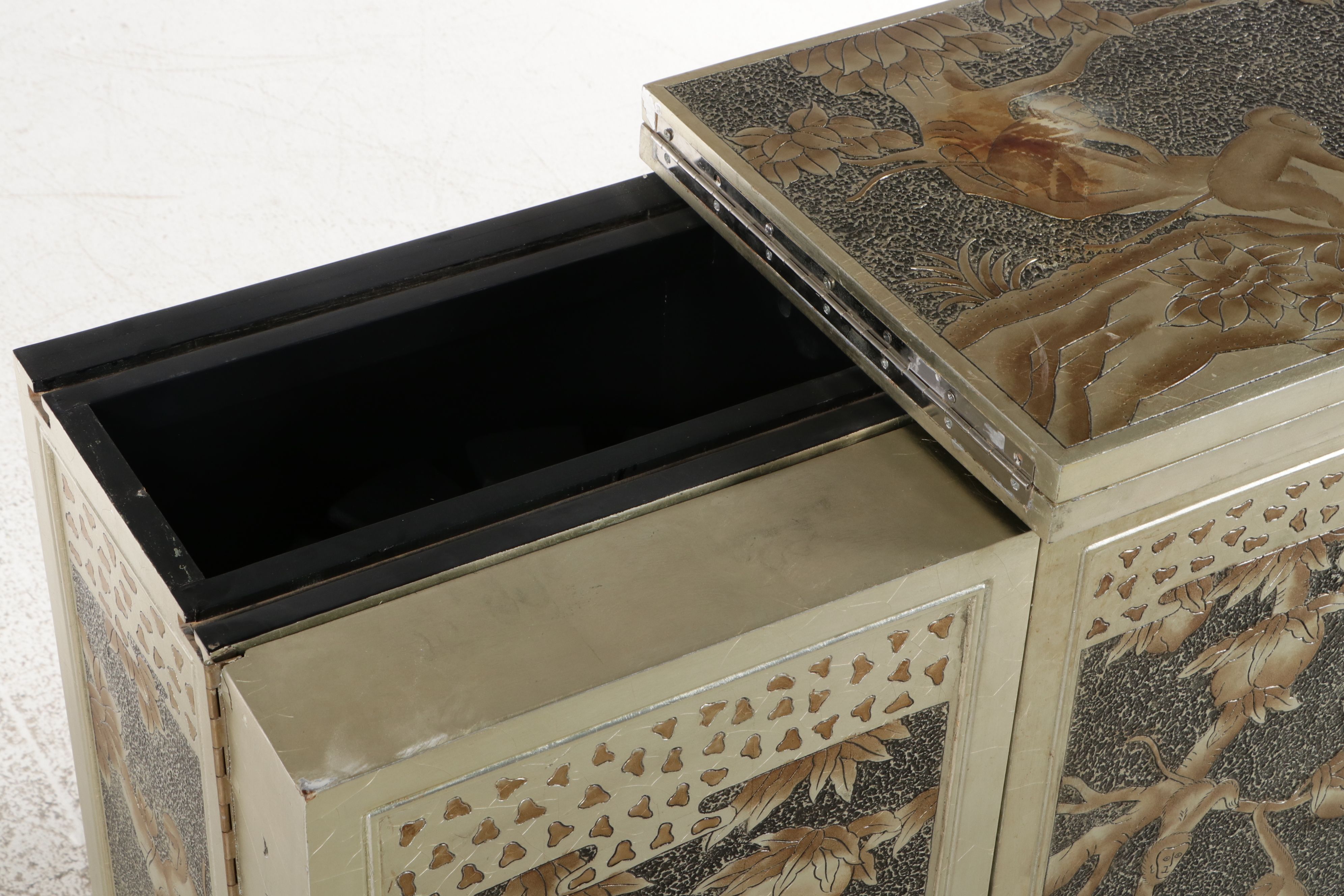 Hollywood Regency Style Lacquered Wood Chinoiserie Decorated Dry Bar Cabinet