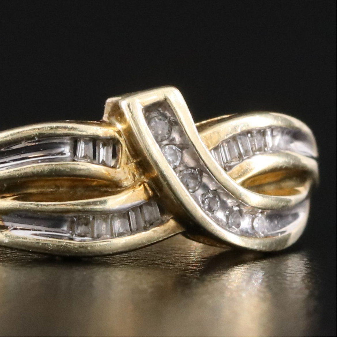10K 0.10 CTW Diamond Crossover Ring