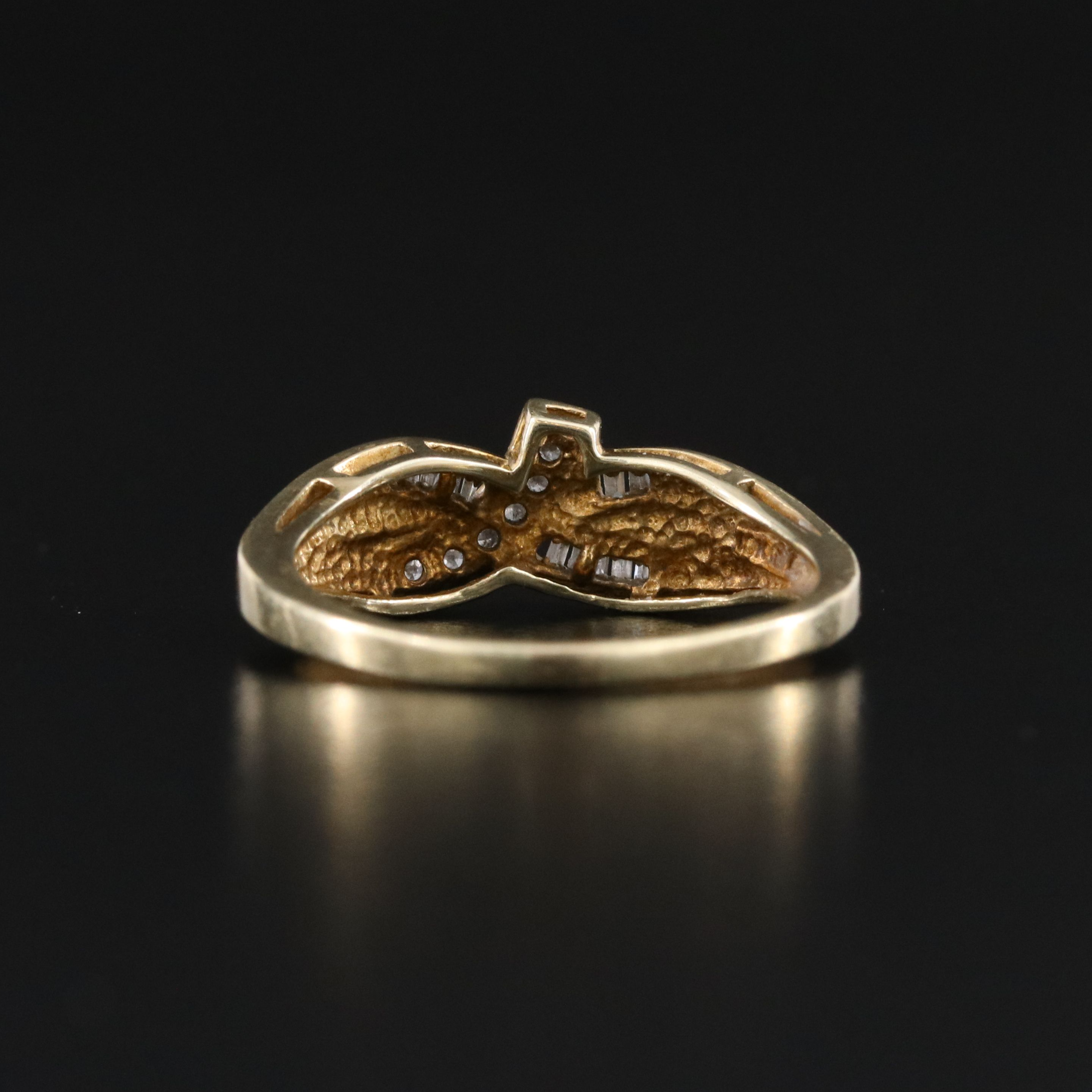 10K 0.10 CTW Diamond Crossover Ring