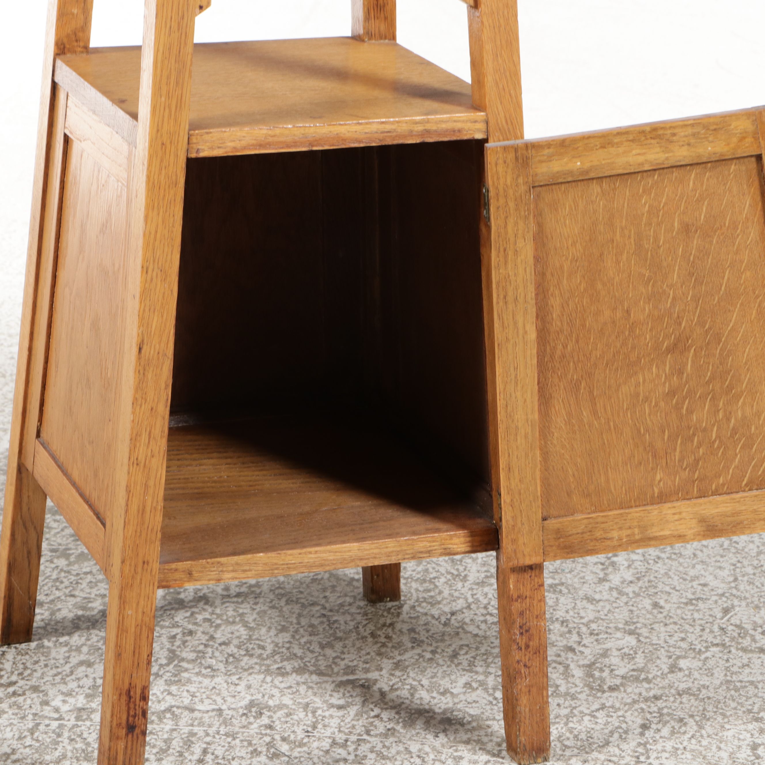 American Arts & Crafts Quarter-Sawn Oak Humidor Pedestal, Early 20th Century