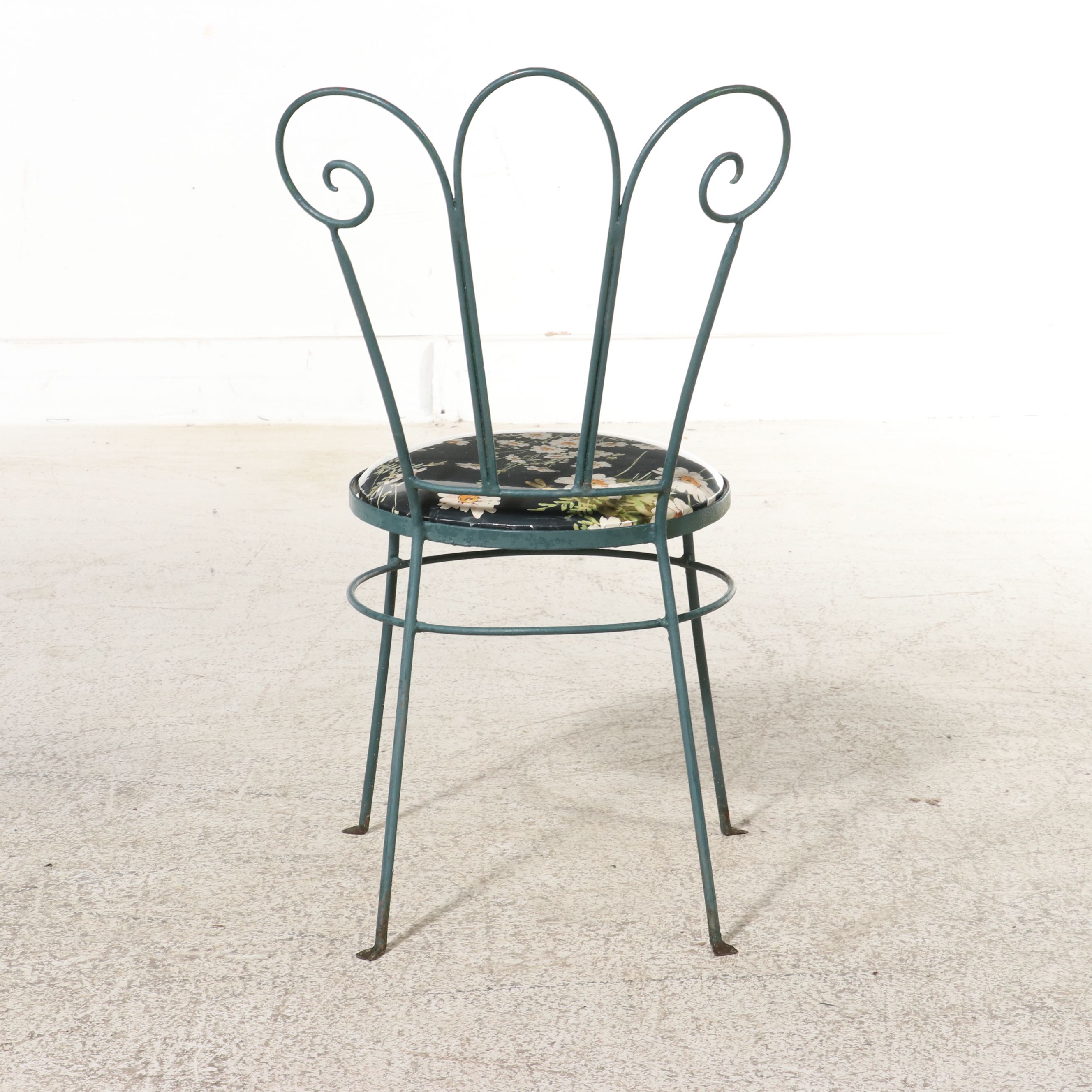 Green-Painted Wrought Iron Five-Piece Patio Dining Set, Late 20th Century