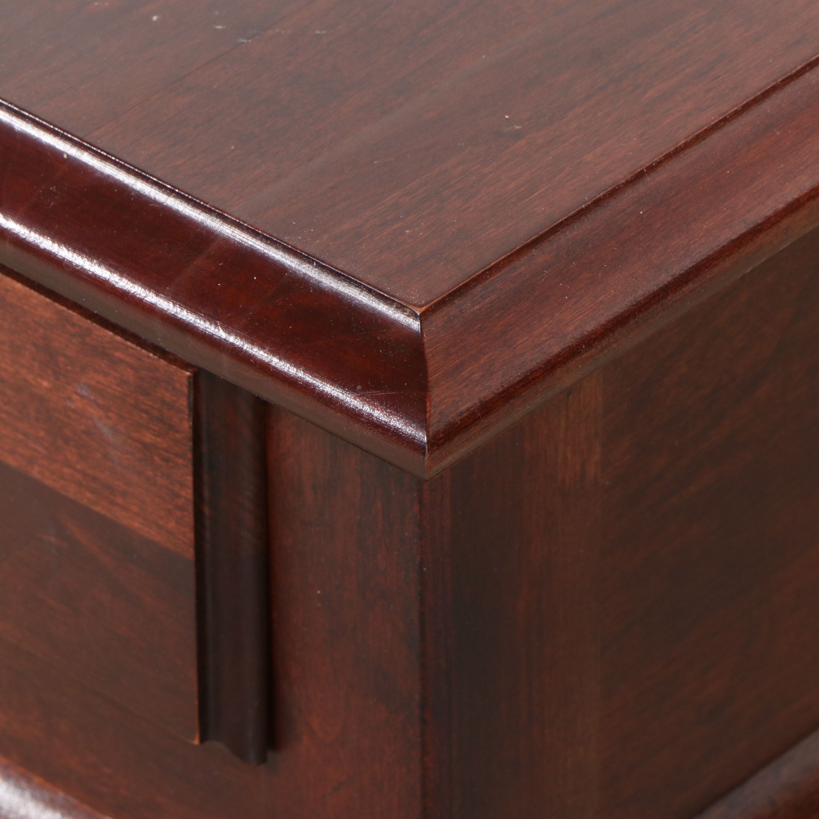 Broyhill Queen Anne Style Mahogany Side Table, Late 20th Century