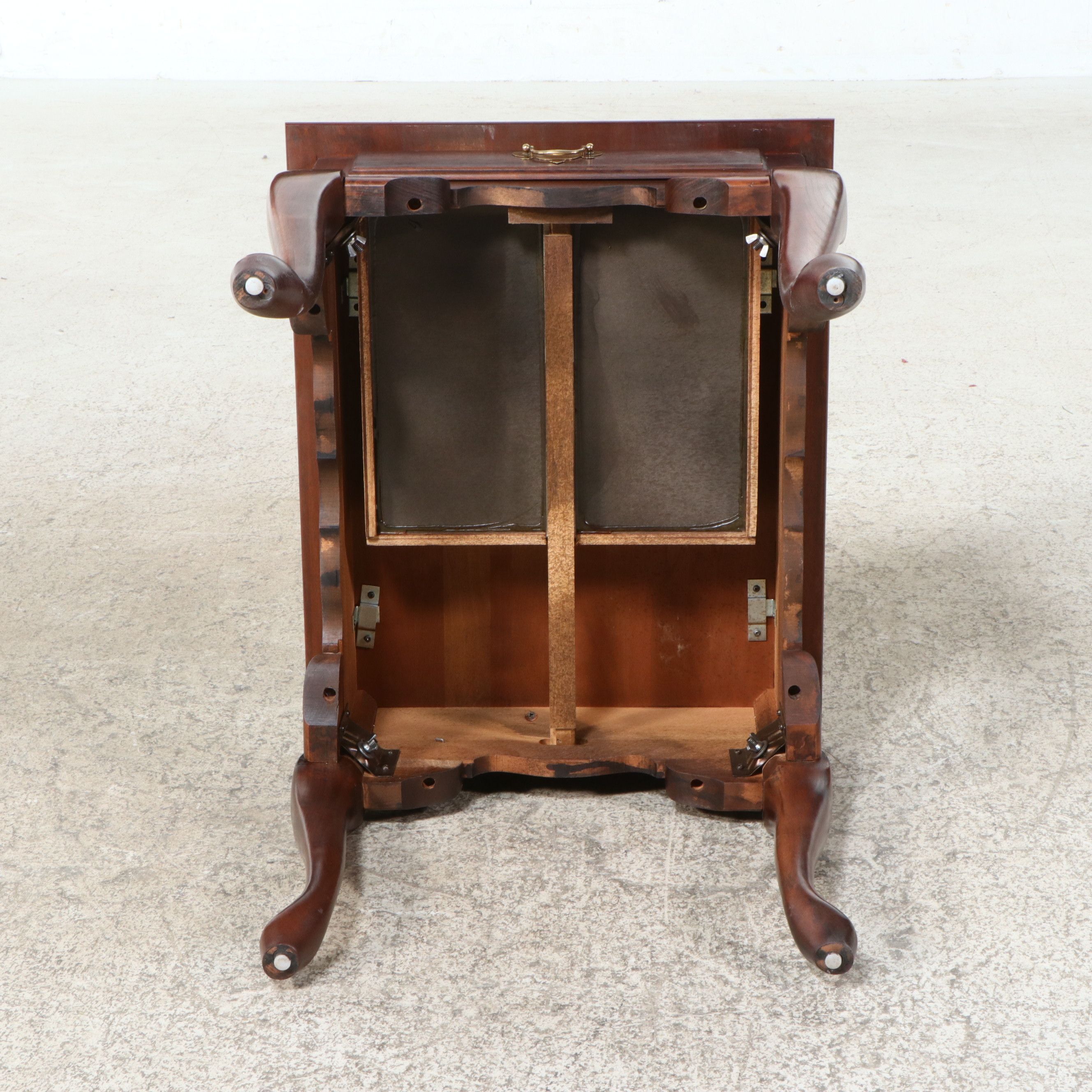 Broyhill Queen Anne Style Mahogany Side Table, Late 20th Century