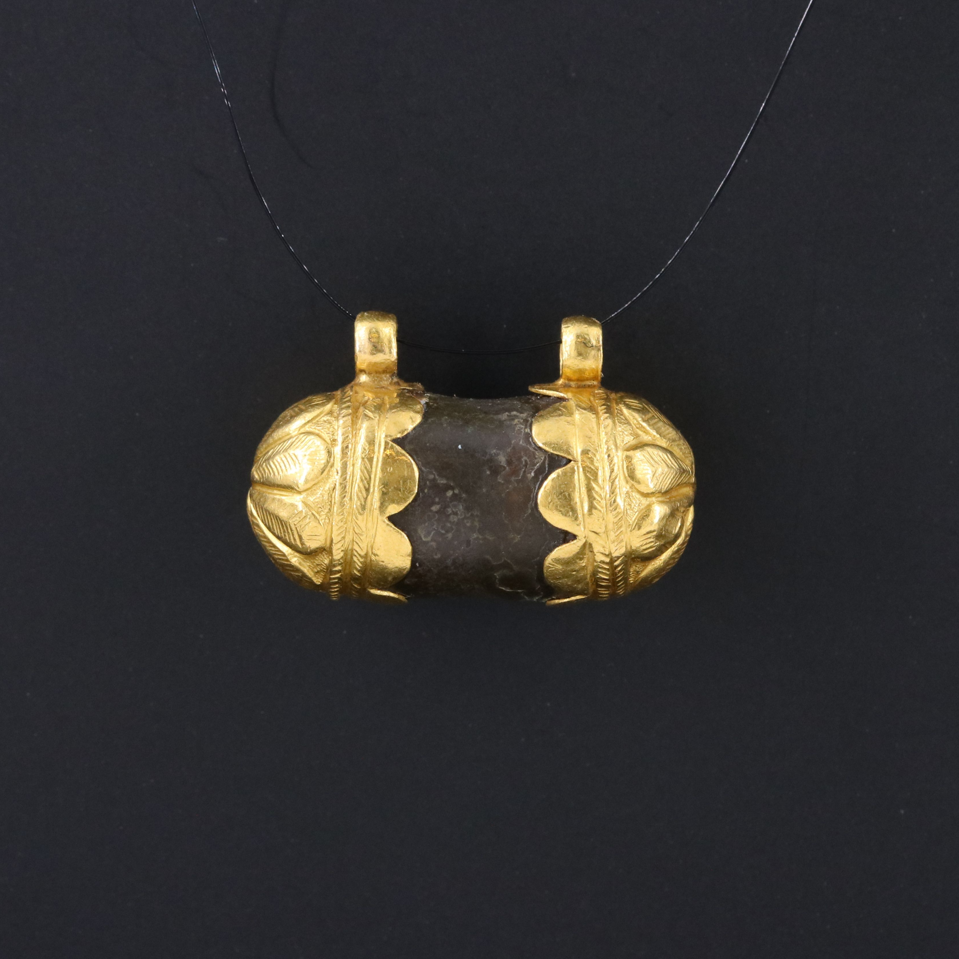 22K Horn Floral Pendant