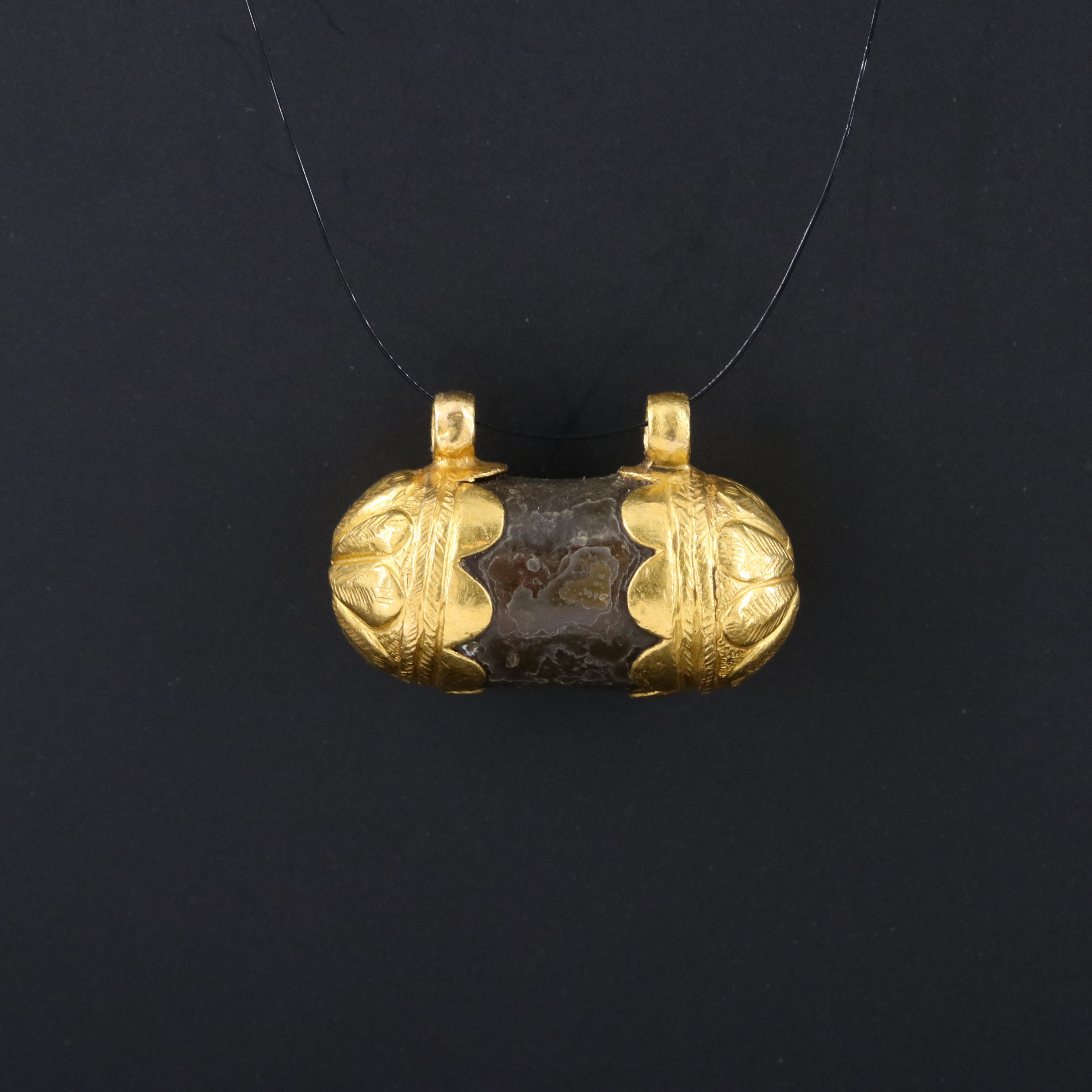 22K Horn Floral Pendant