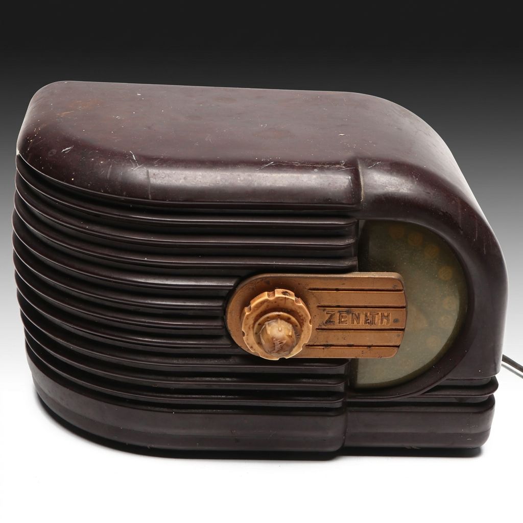 Zenith Bakelite Tabletop Radio, Mid-20th Century