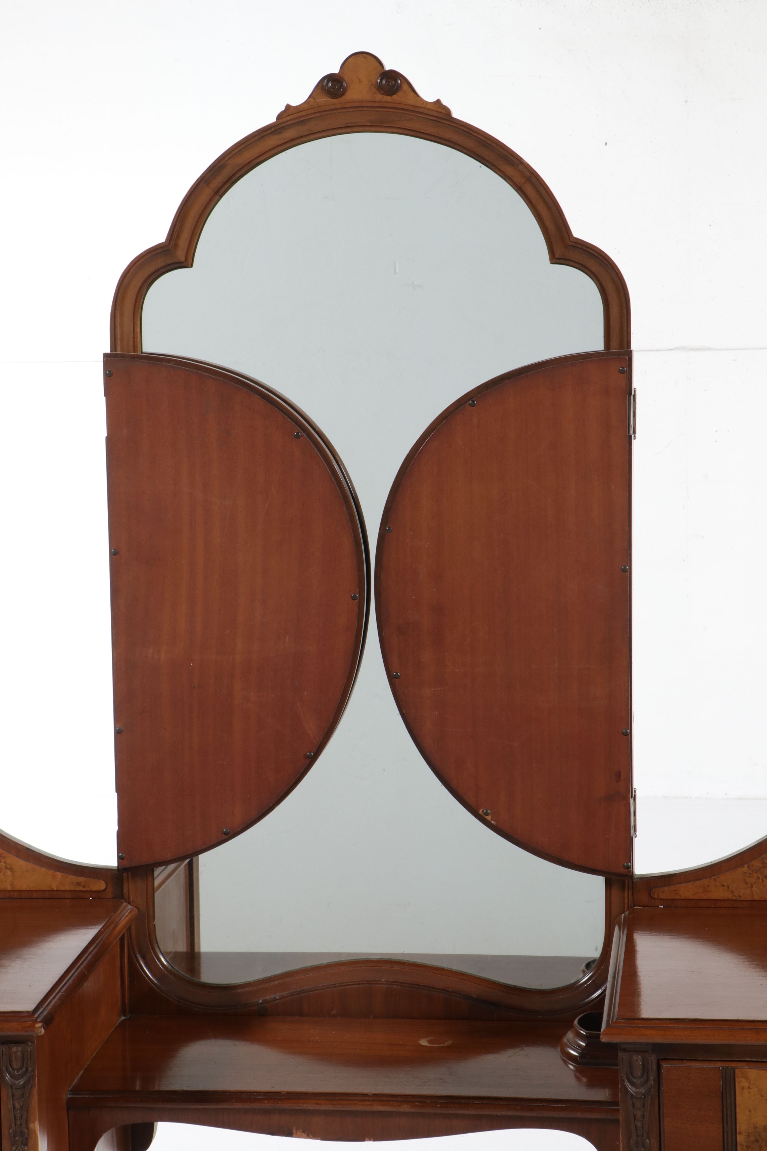 White Furniture Co. Hepplewhite Style Mahogany and Burl Vanity and Bench