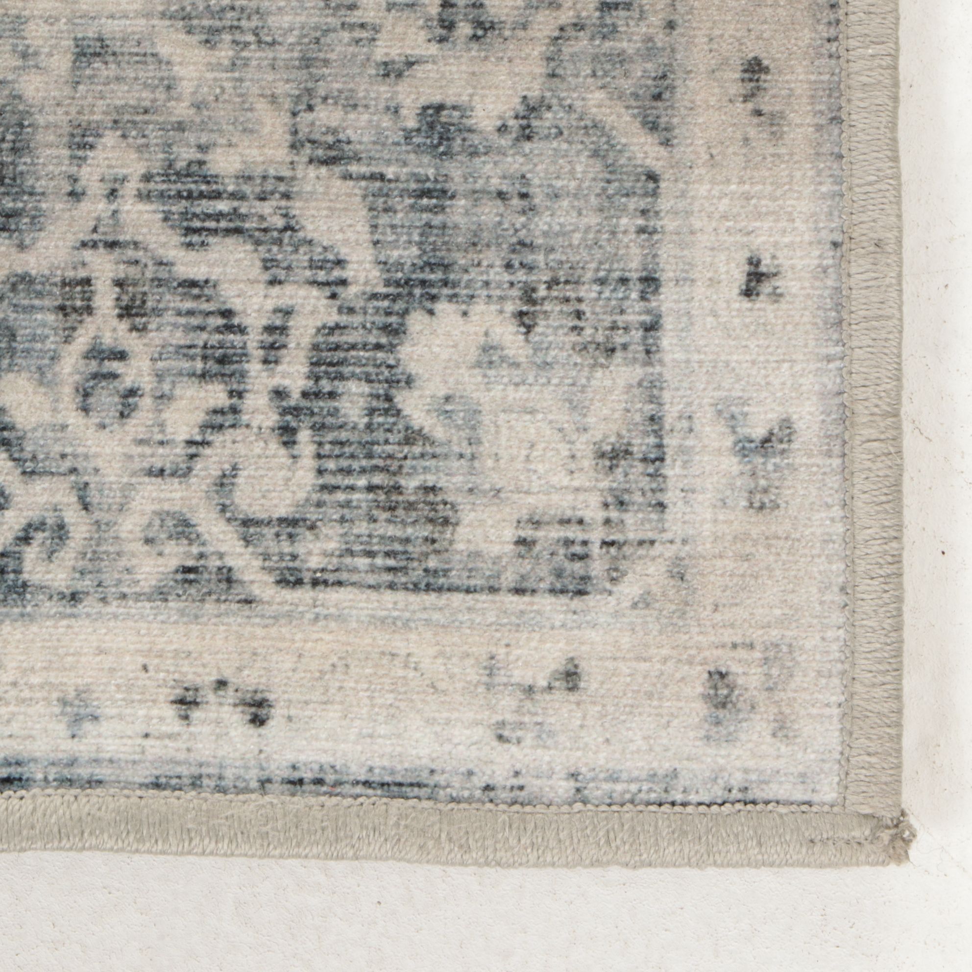 5' x 6'11 Machine Made Ruggable Persian Style Area Rug