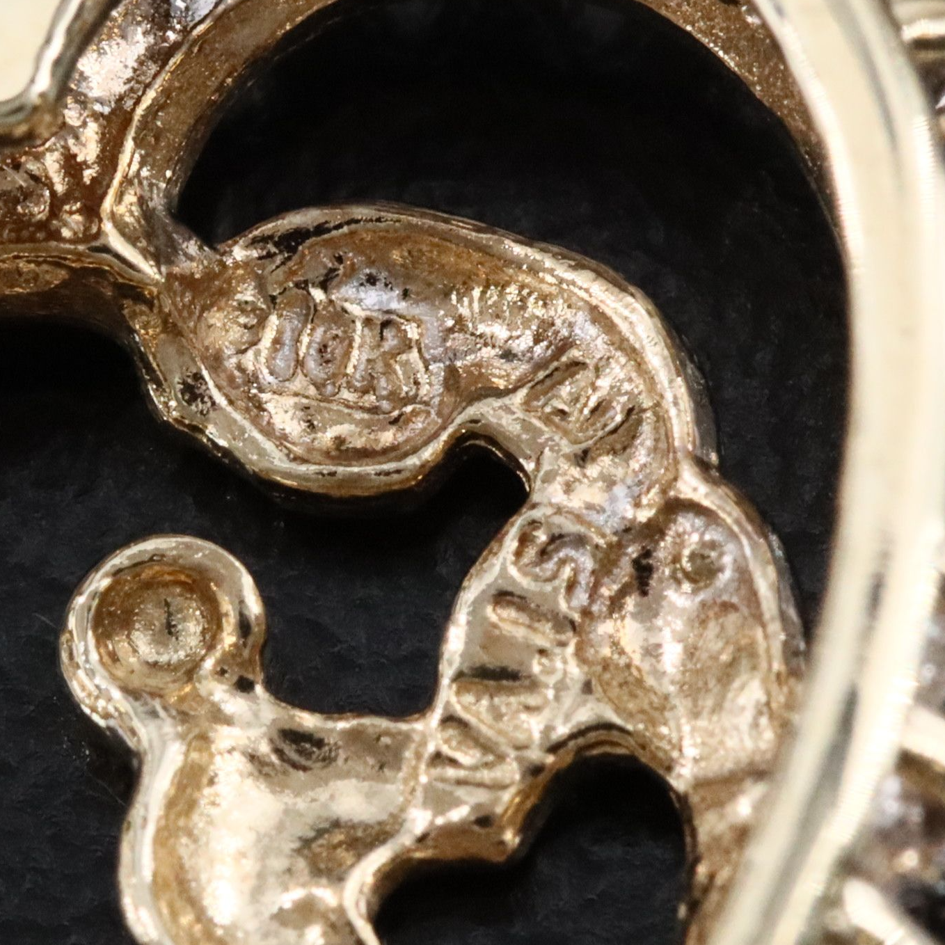 10K 0.15 CTW Diamond Mother and Child Heart Pendant