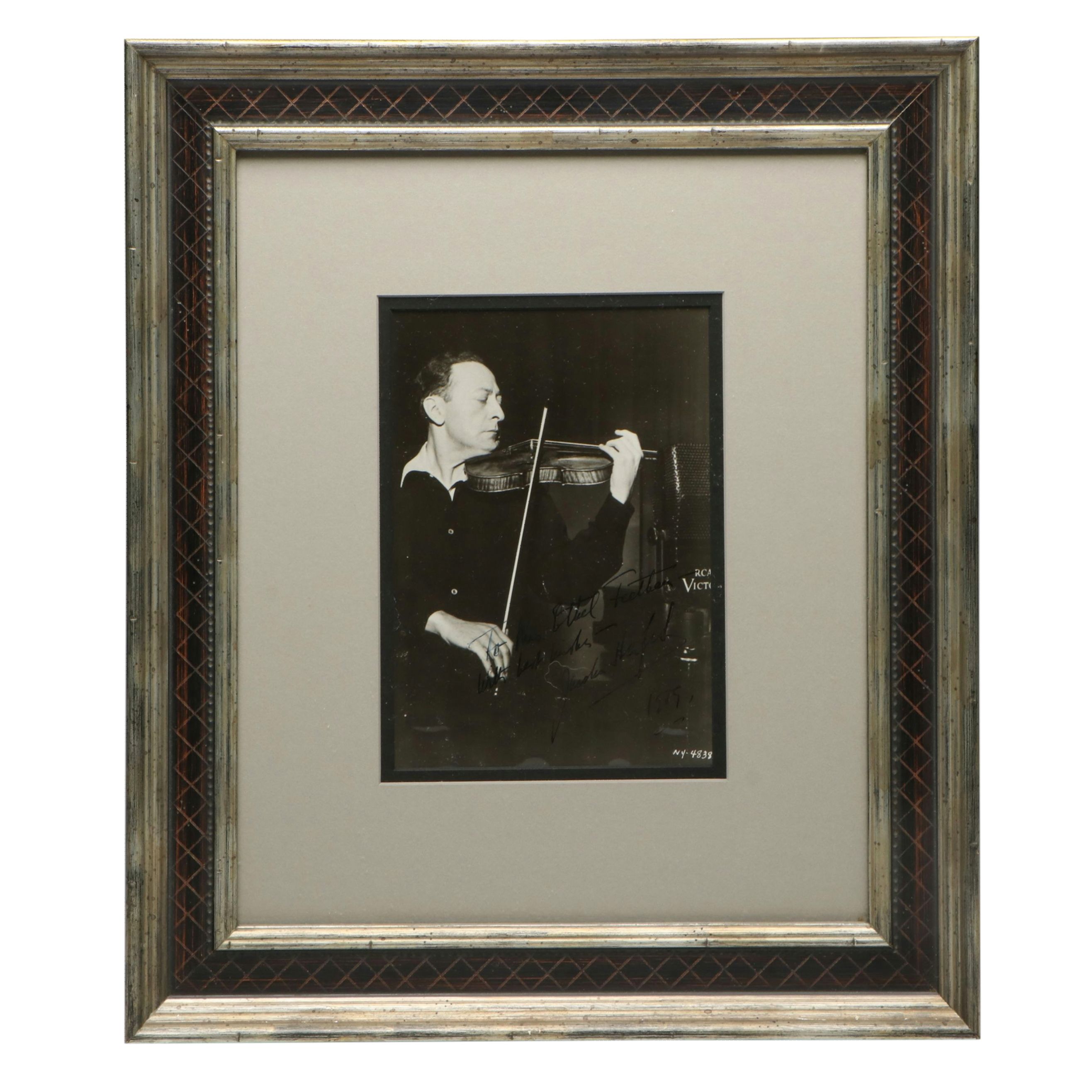 Jascha Heifetz Signed Photograph, 1955