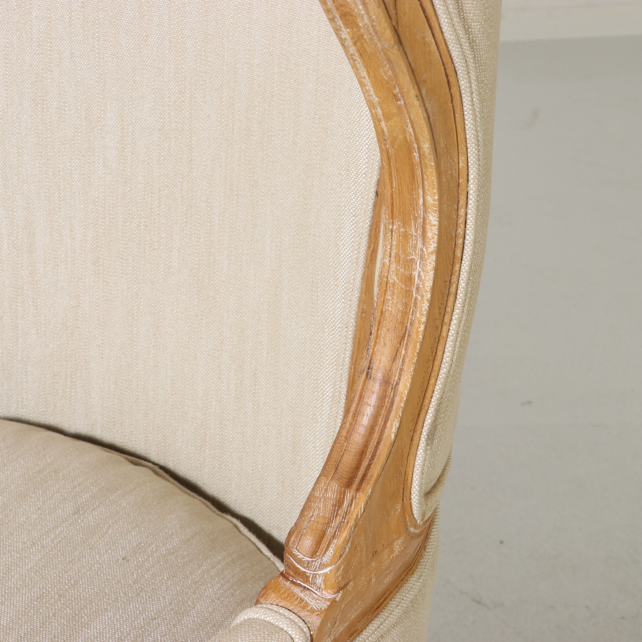 Safavieh French Provincial Style Porter’s Chair