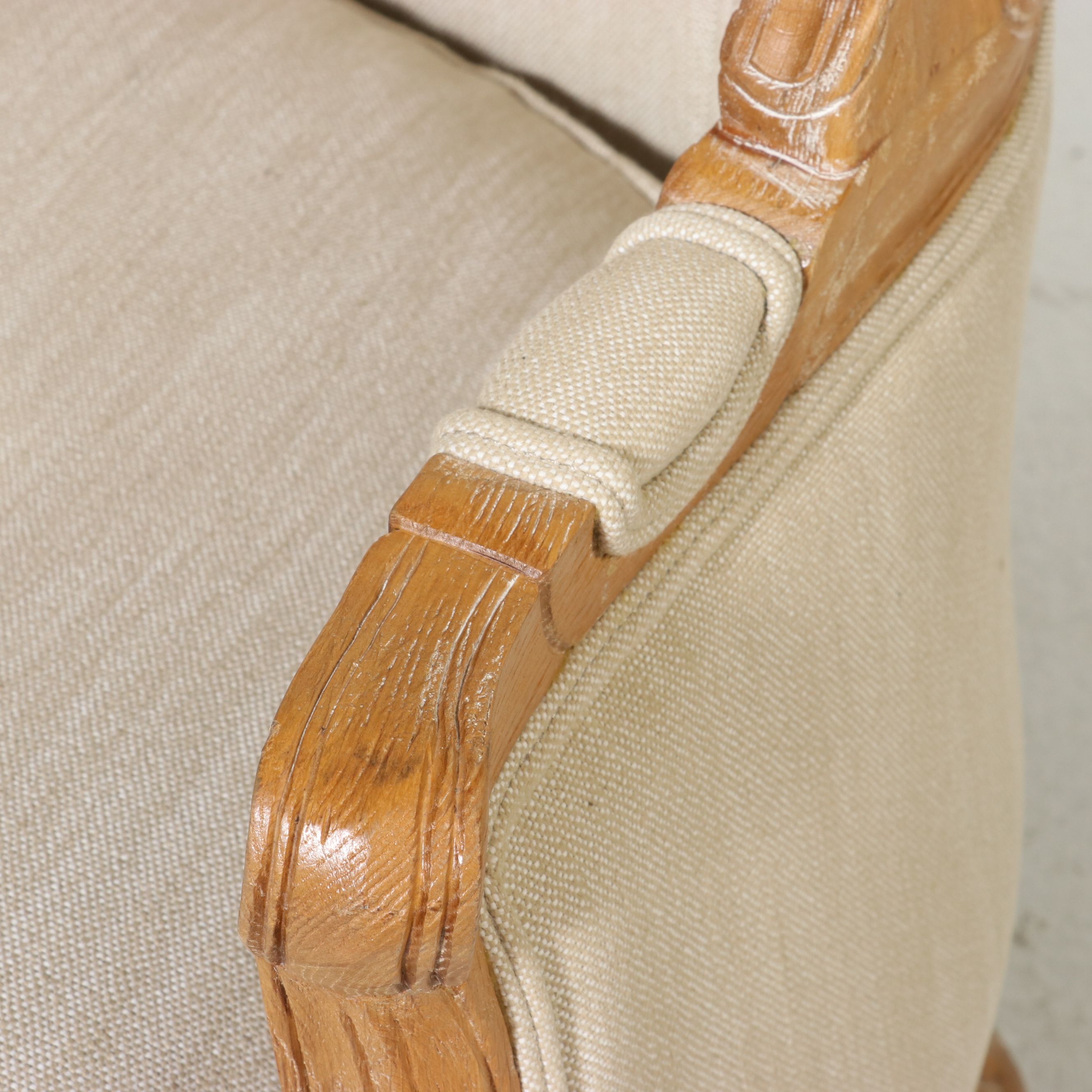 Safavieh French Provincial Style Porter’s Chair