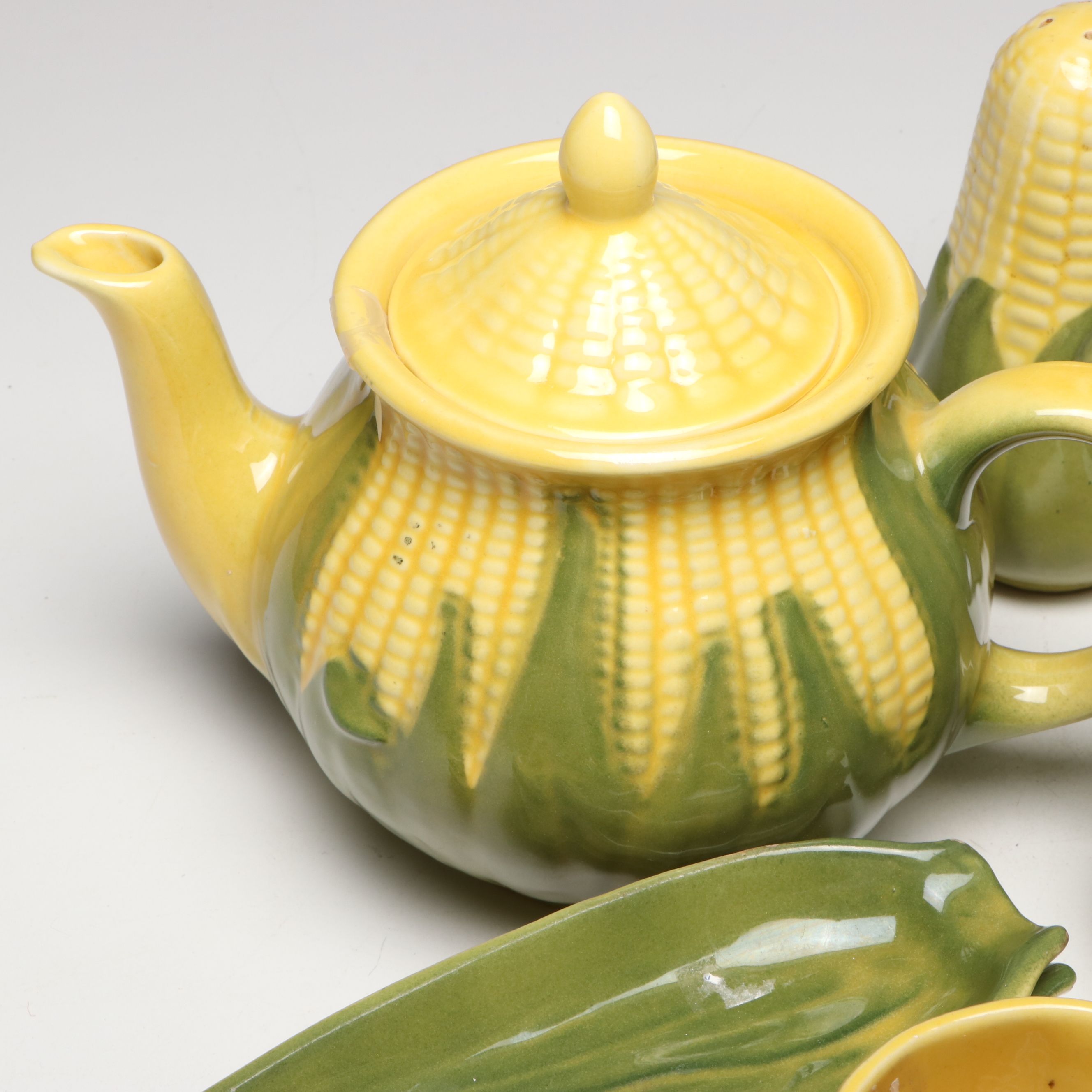 Shawnee "Corn King" and "Corn Queen" Novelty Ceramic Tableware, 20th C.