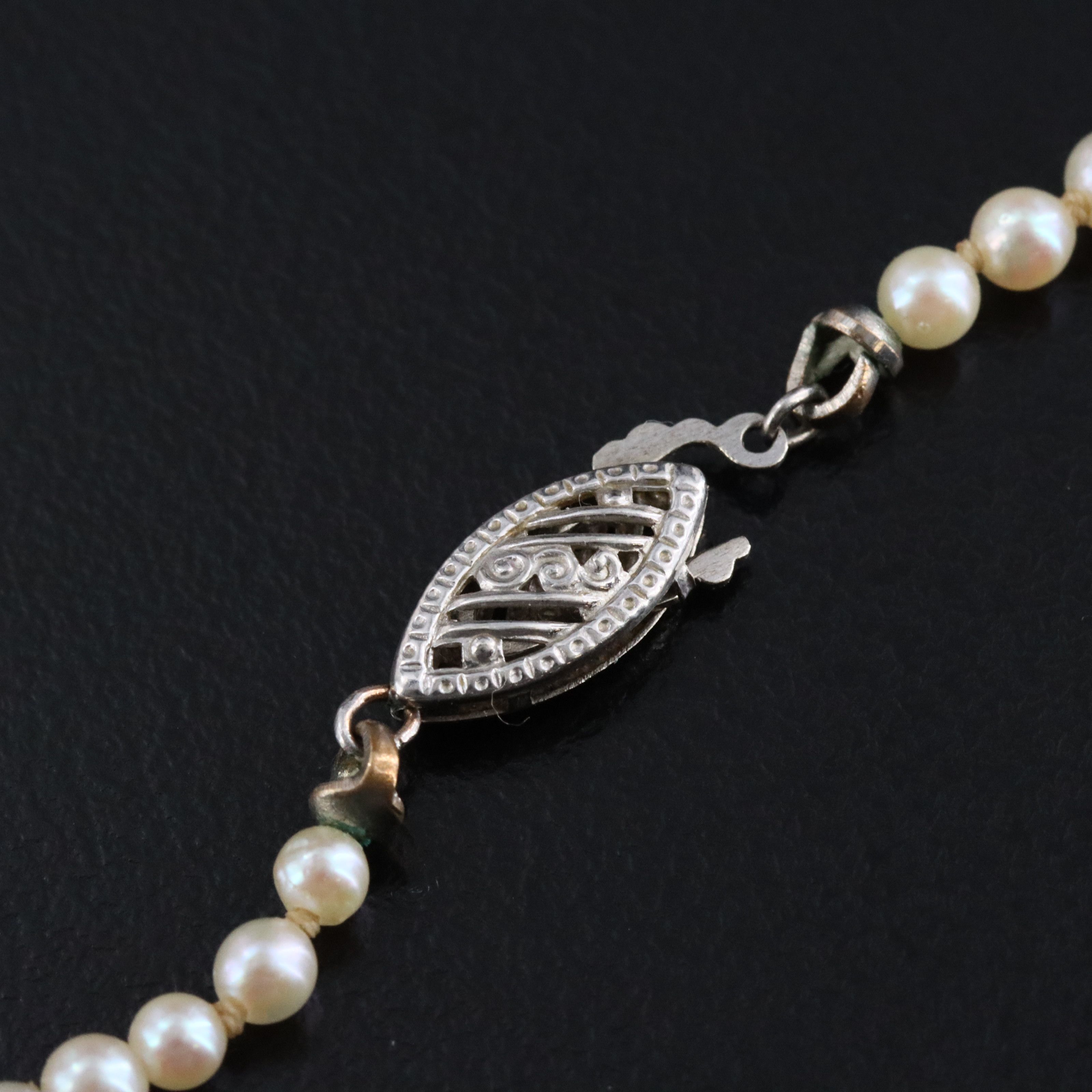 Graduated Pearl Necklace with 10K Clasp