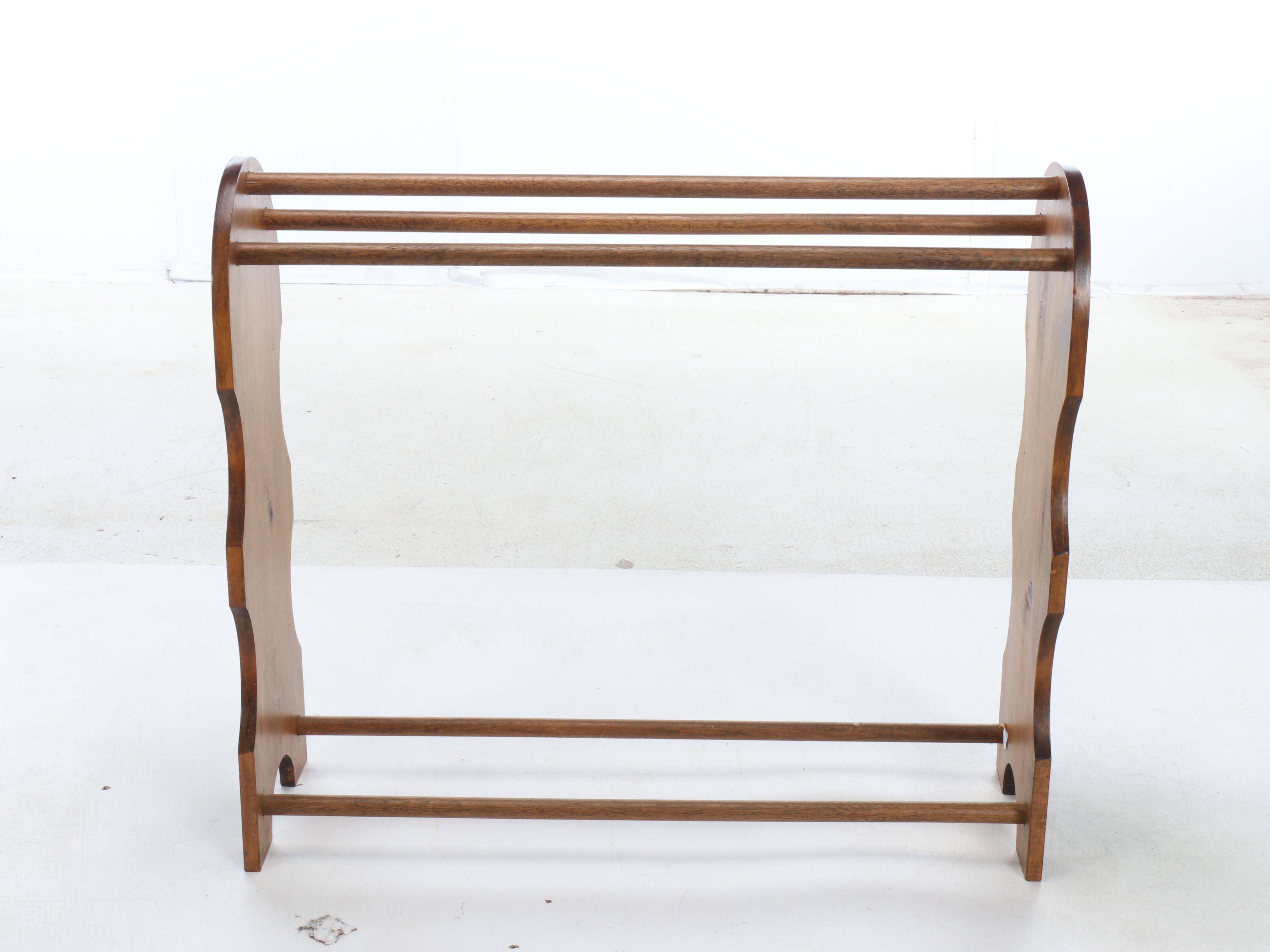 Embroidered State Bird Quilt with Wood Quilt Stand