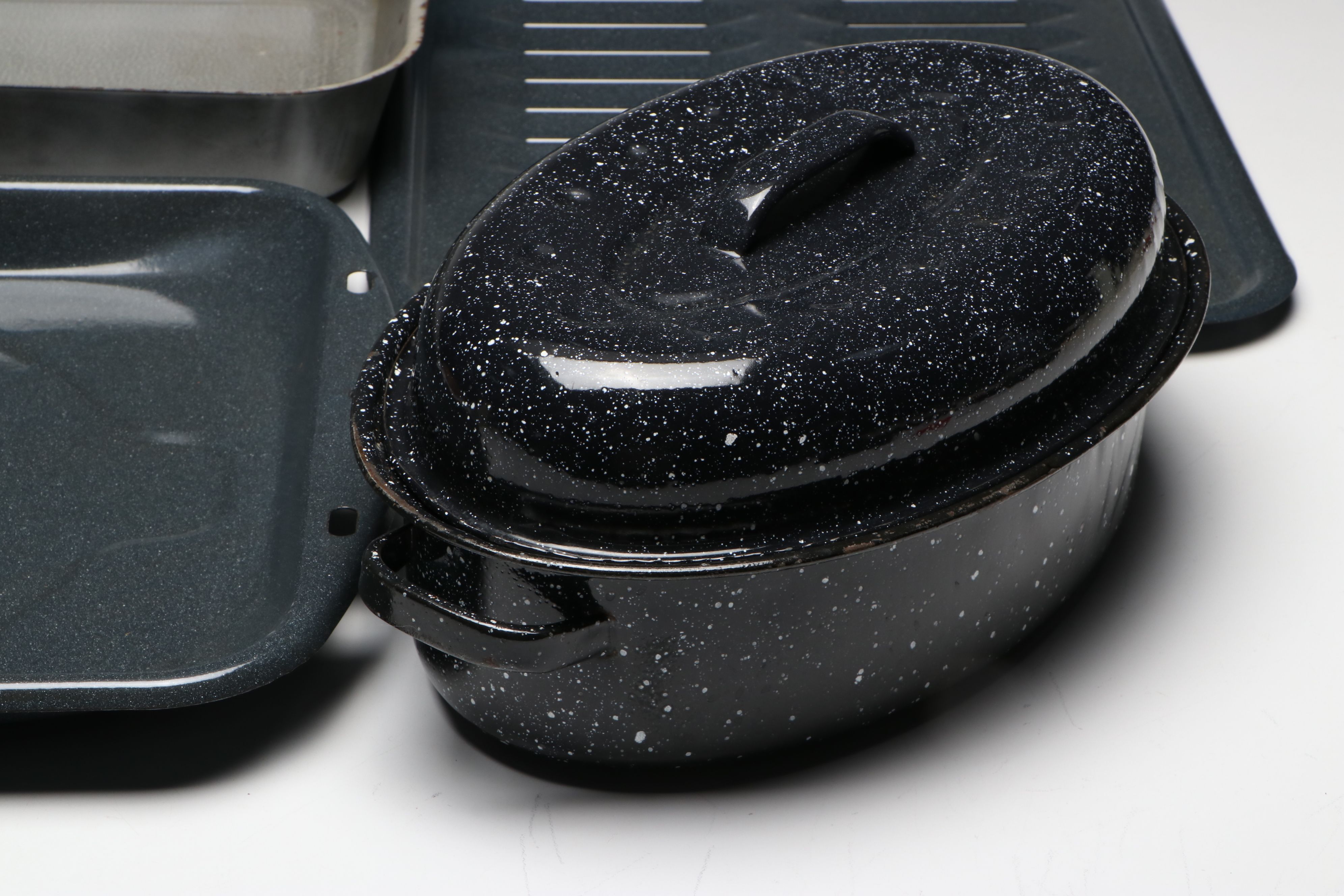 Ema-Lion Speckled Baker with Other Enamelware Pans, 20th Century