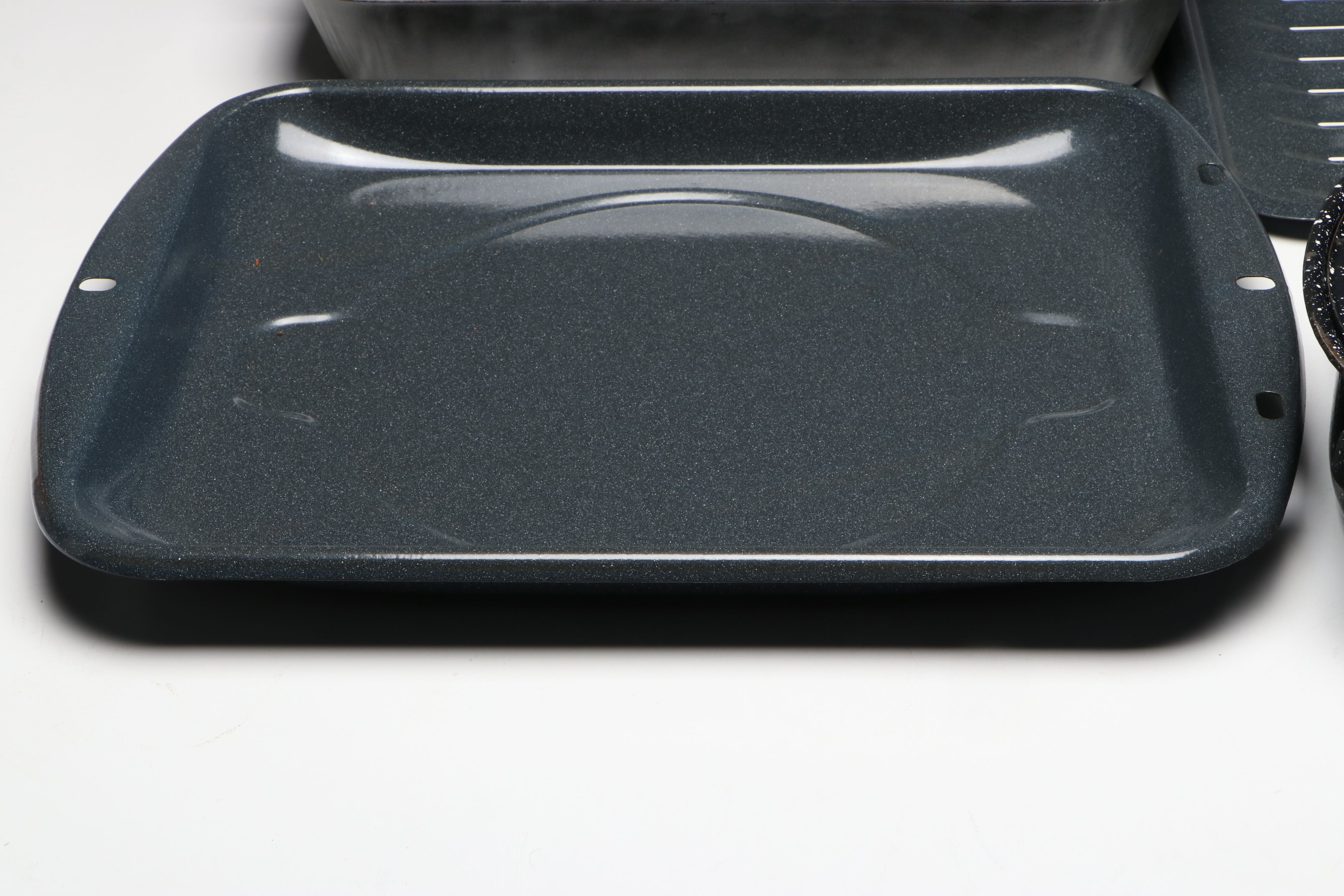 Ema-Lion Speckled Baker with Other Enamelware Pans, 20th Century