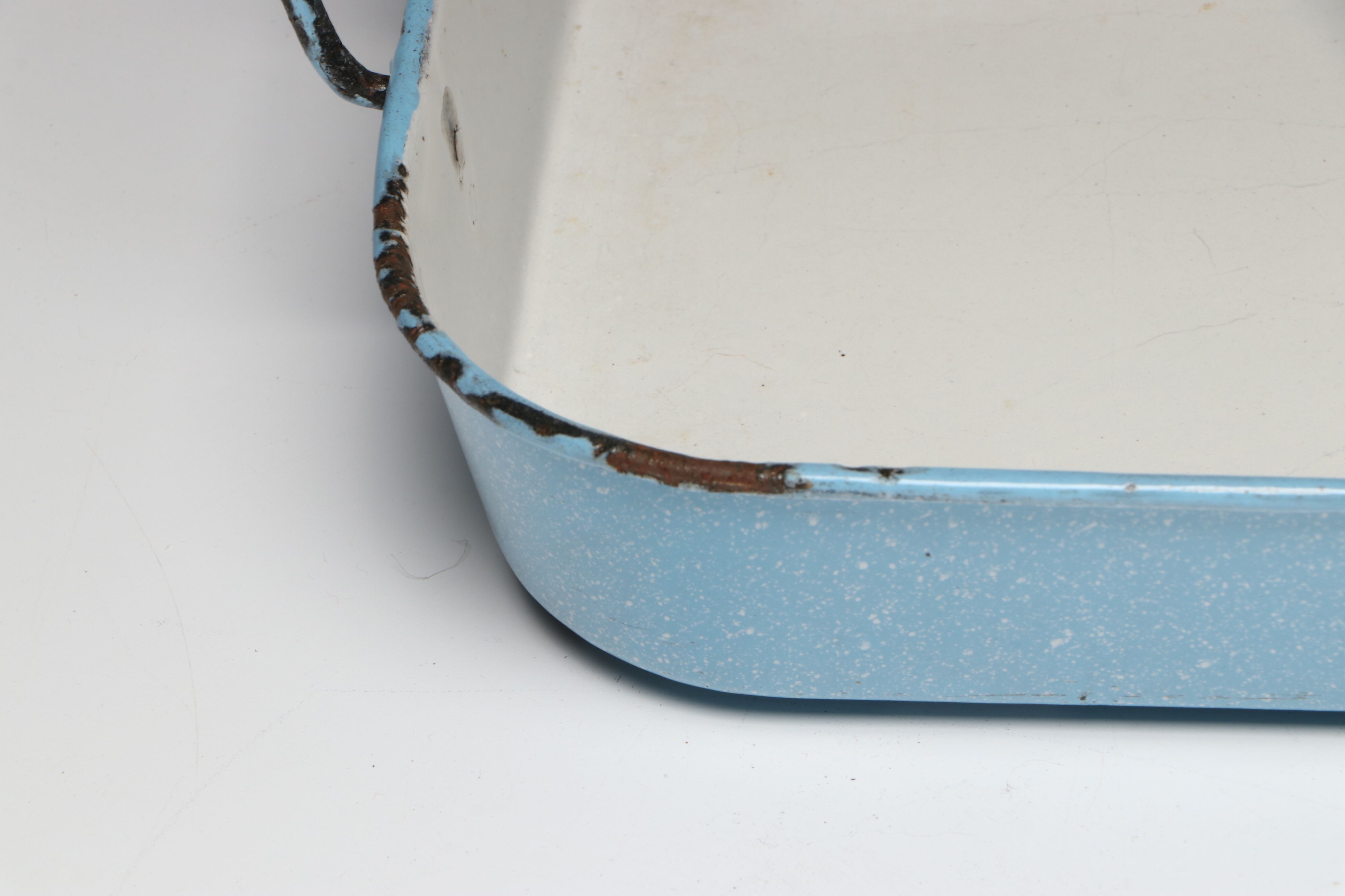 Ema-Lion Speckled Baker with Other Enamelware Pans, 20th Century