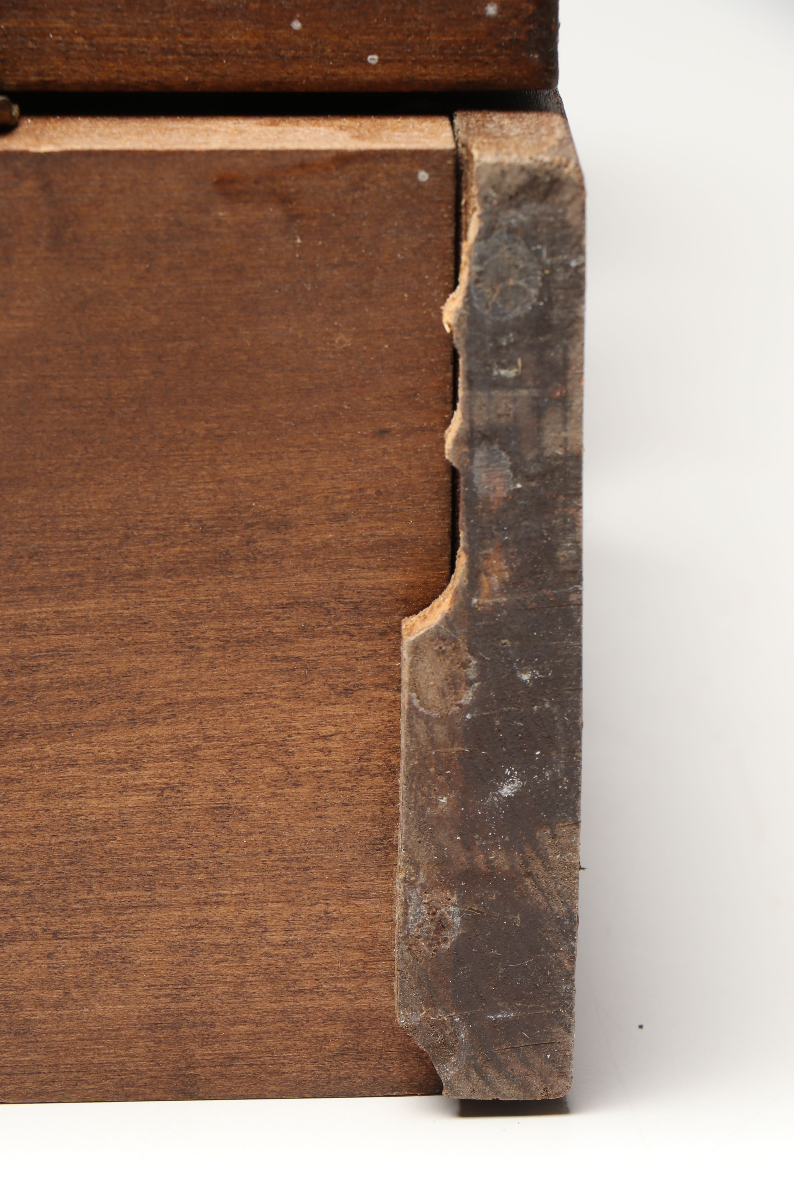 Wooden Wall Mount Gun Rack with Locking Rod Mechanism and Compartment