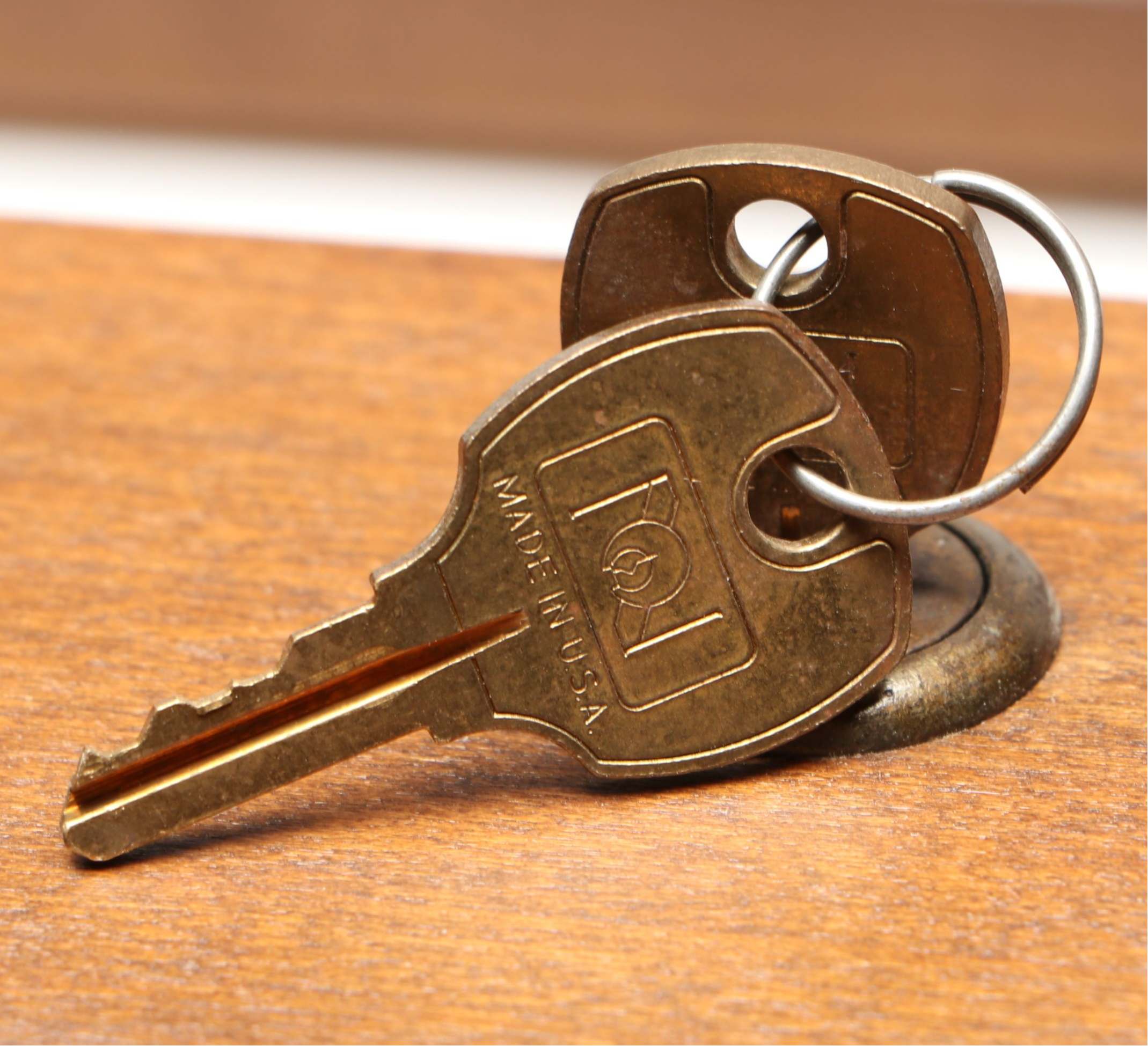 Wooden Wall Mount Gun Rack with Locking Rod Mechanism and Compartment