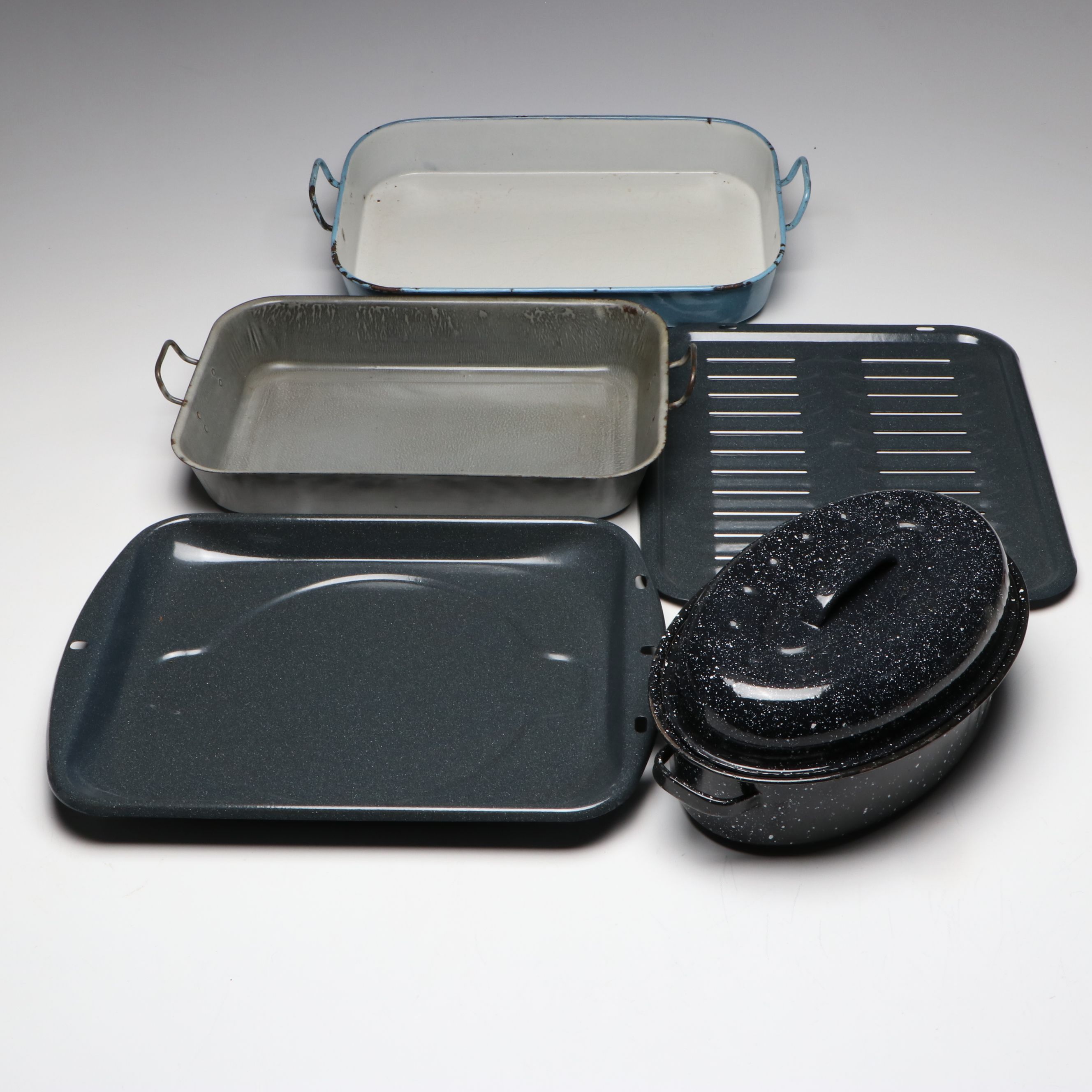 Ema-Lion Speckled Baker with Other Enamelware Pans, 20th Century