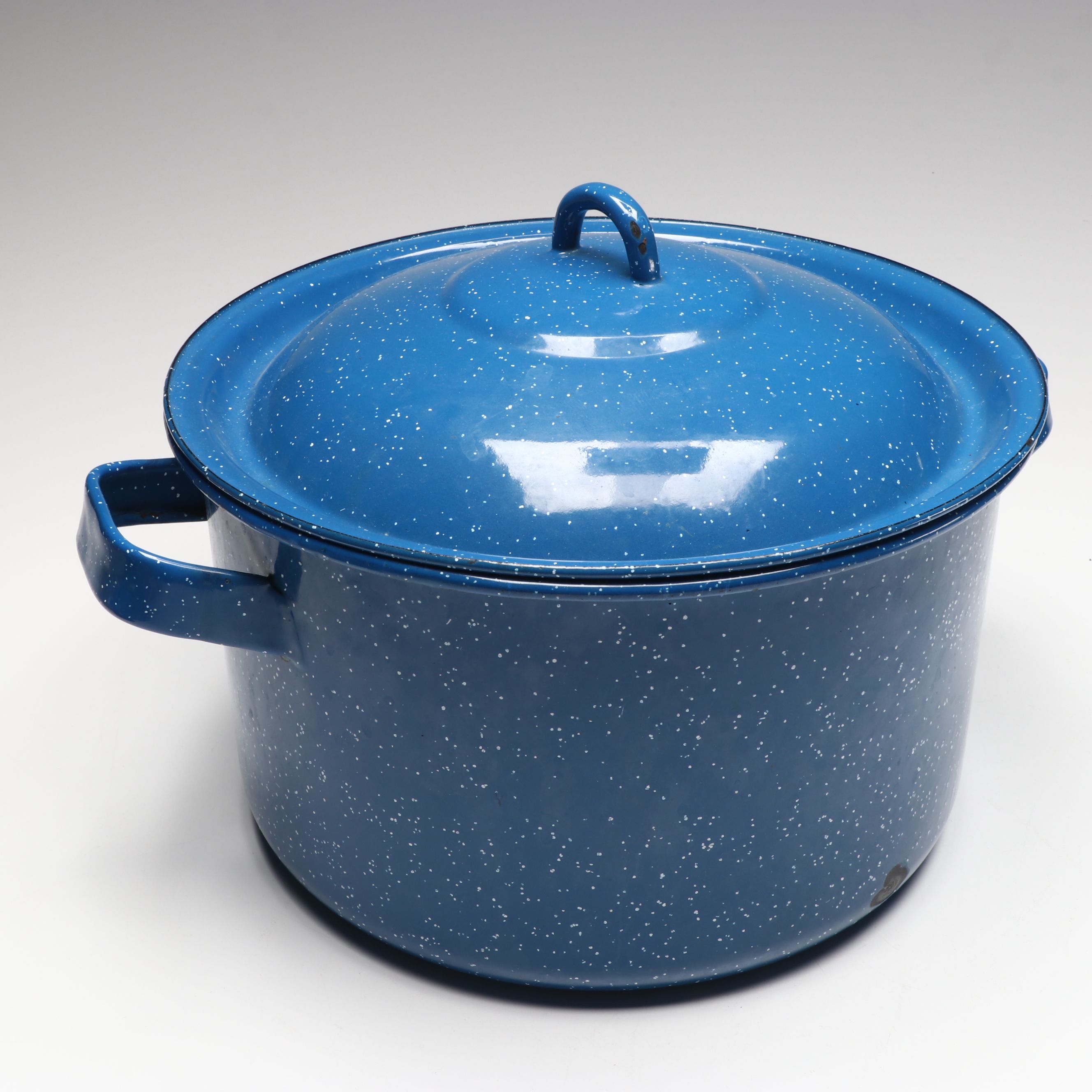 Vintage Enameled Graniteware Percolators with Kettle and Pots, 20th Century