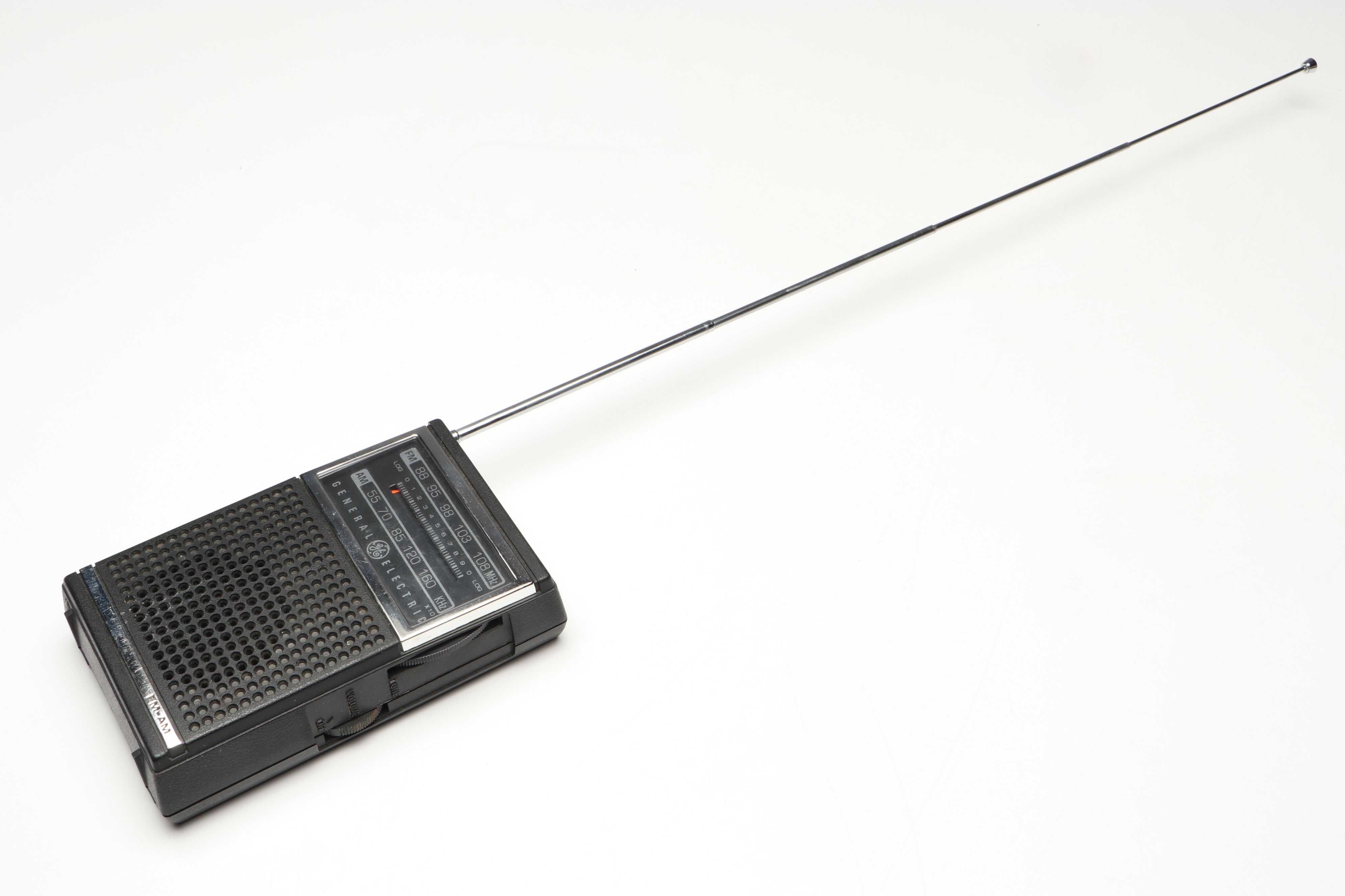 General Electric AM/FM Handheld Transistor Radio, Late 20th Century