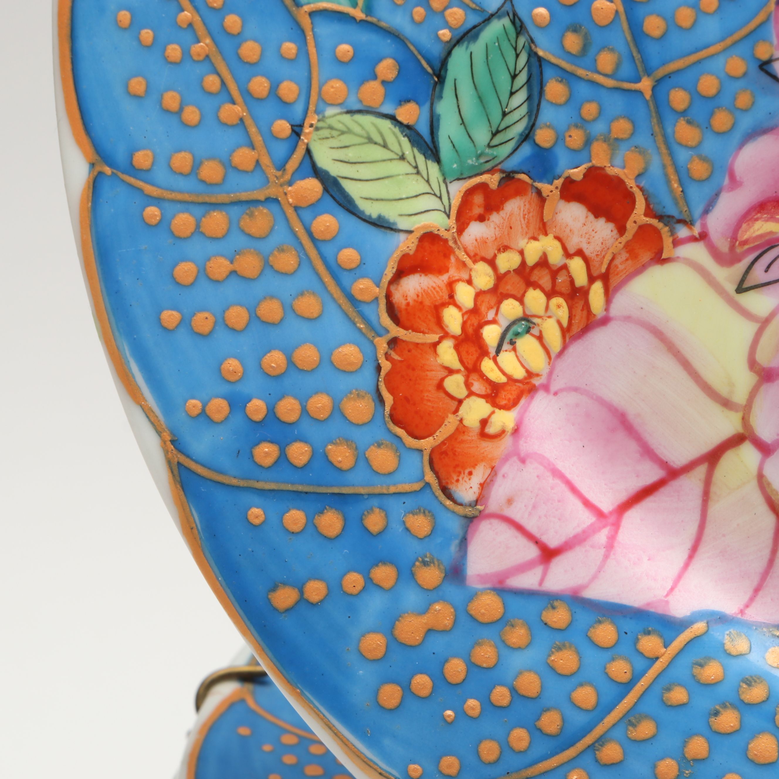 Set of Chinese Porcelain Tobacco Leaf Style Decorative Plates, 20th C