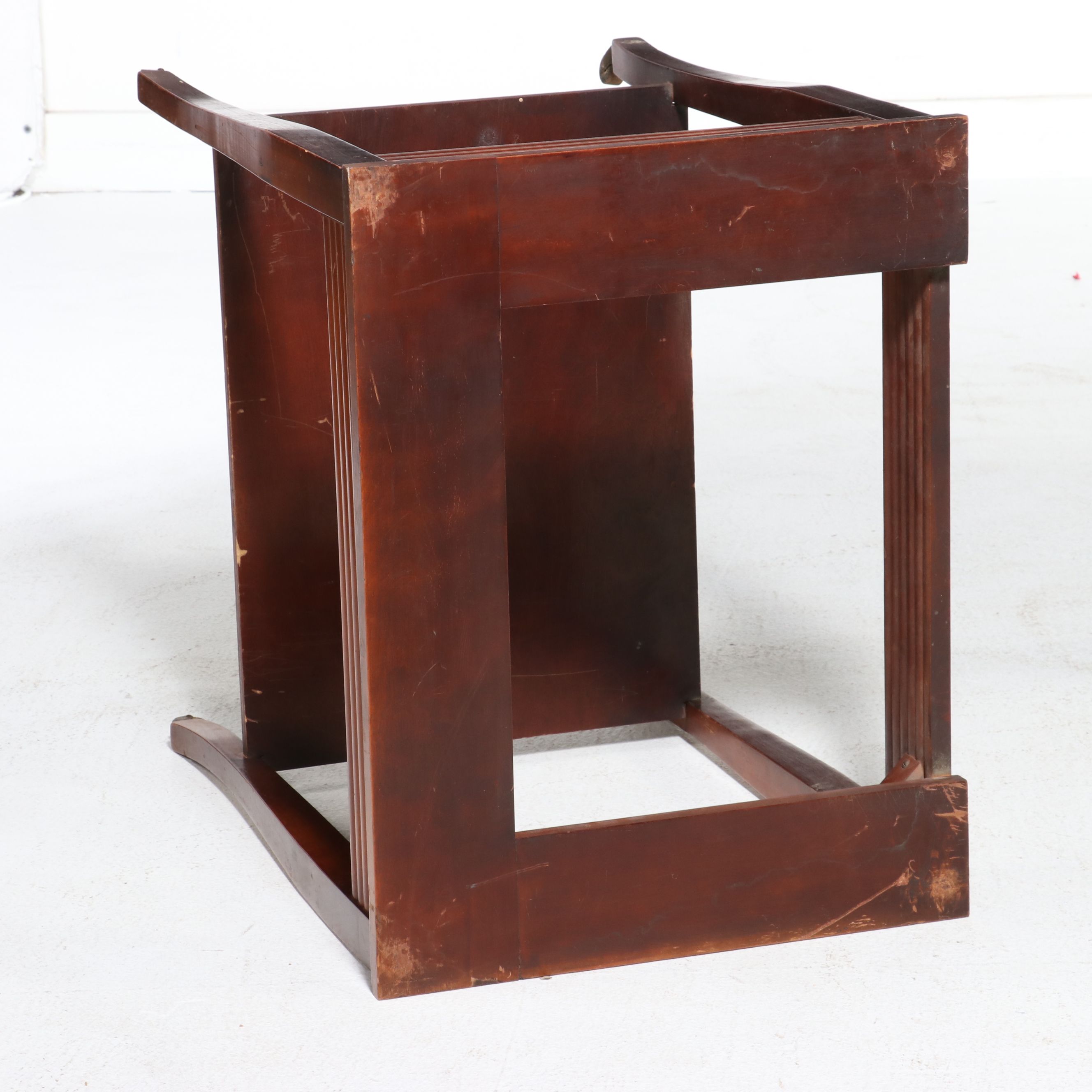 Federal Style Mahogany Washstand Frame, Early to Mid-20th Century