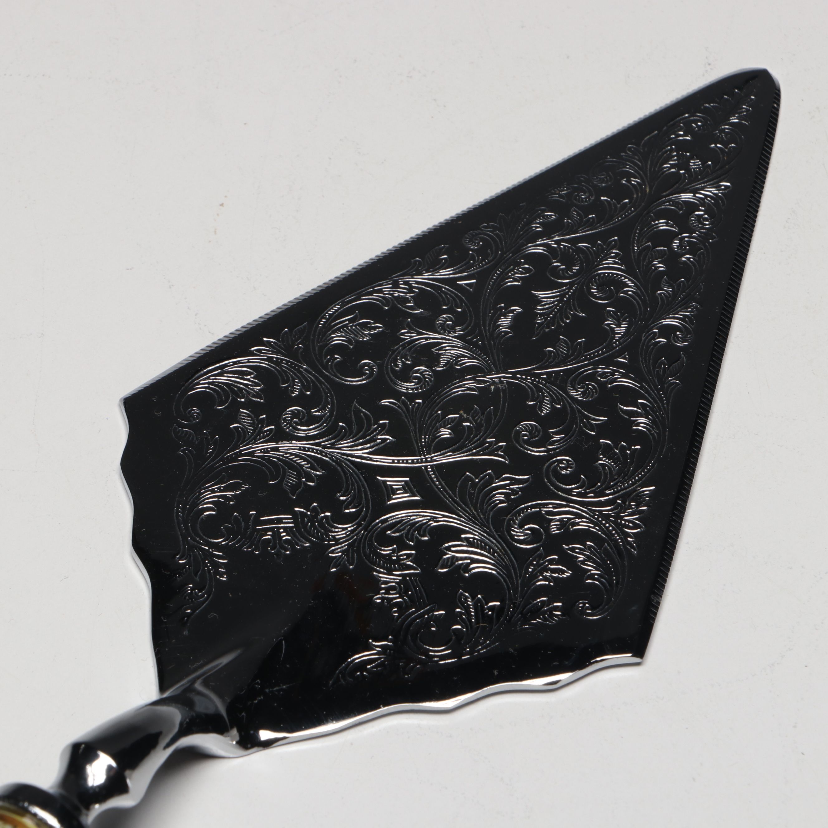 Porcelain Handle Pie Server and Ice Cream Scoop with Other Colorful Embroidery