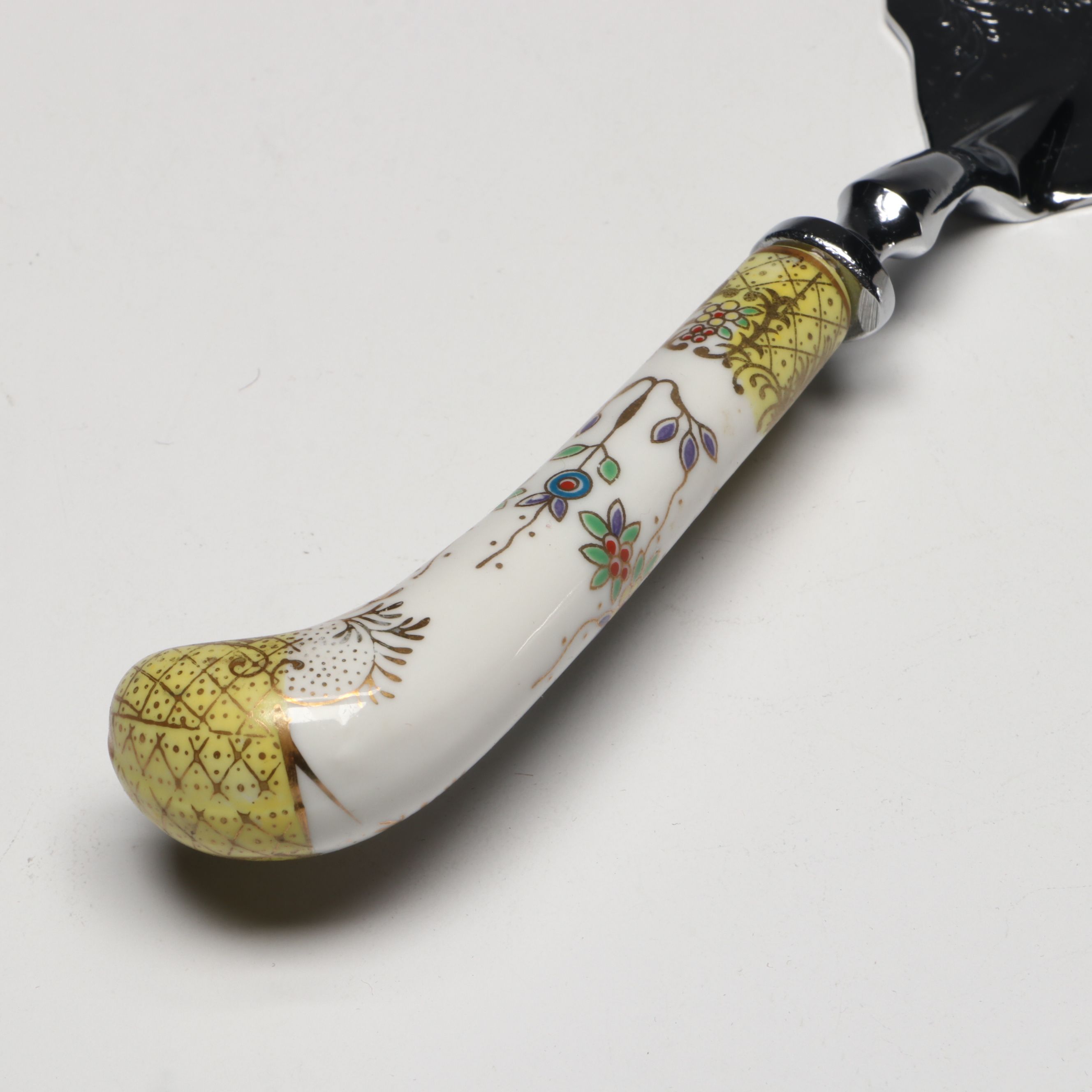 Porcelain Handle Pie Server and Ice Cream Scoop with Other Colorful Embroidery