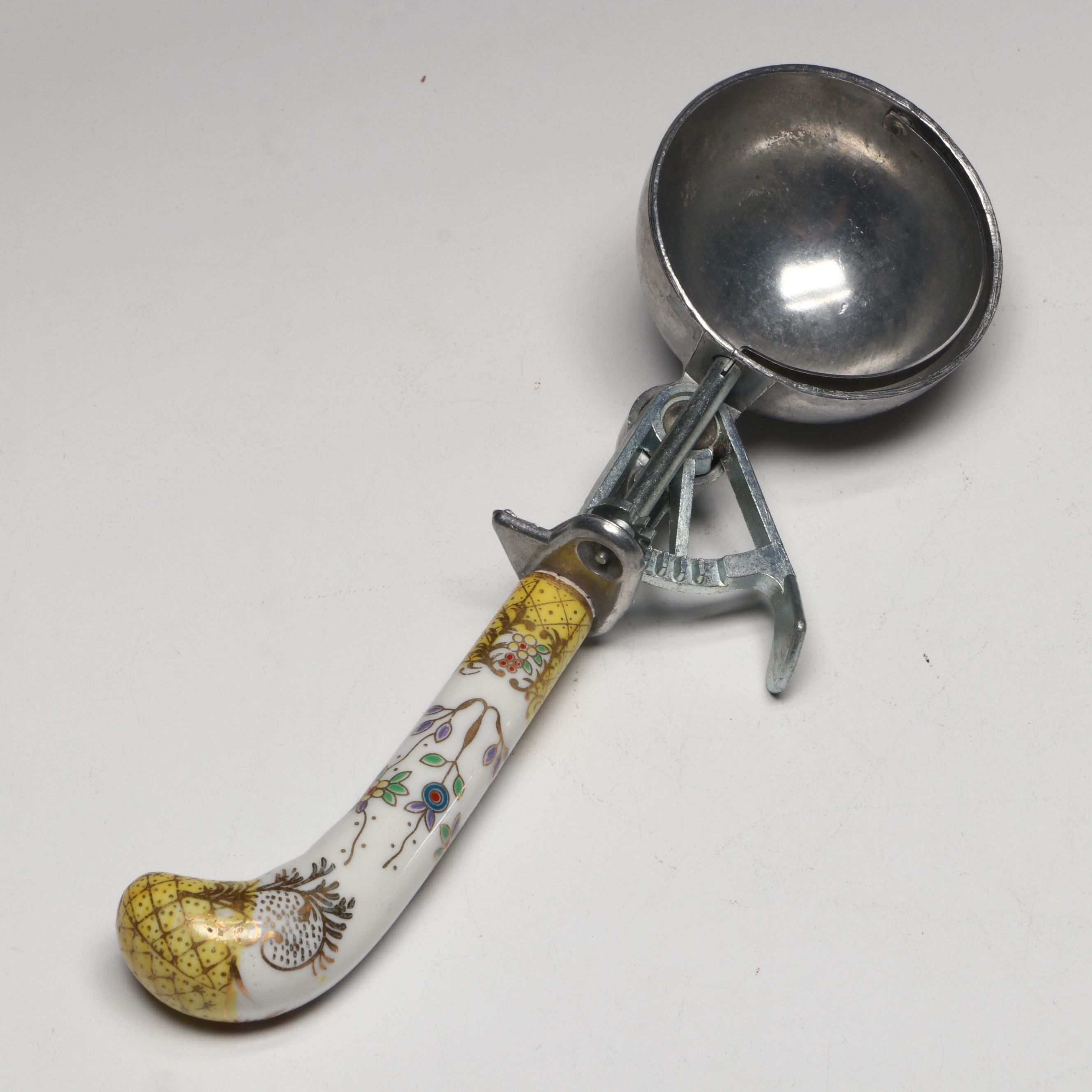 Porcelain Handle Pie Server and Ice Cream Scoop with Other Colorful Embroidery